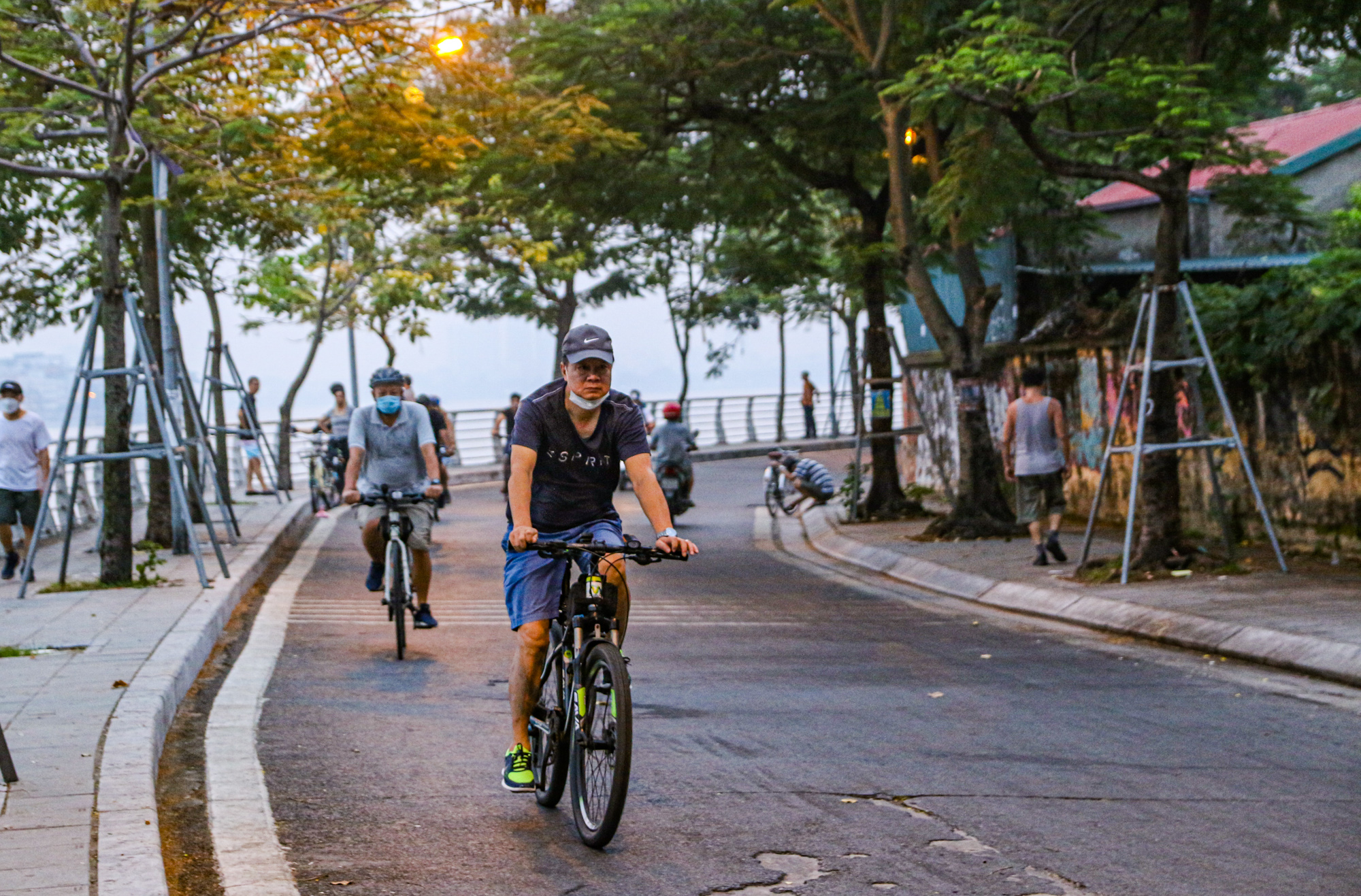 Những con đường lý tưởng dành cho hội mê đạp xe ở Hà Nội - Ảnh 2. Những con đường lý tưởng dành cho hội mê đạp xe ở Hà Nội - Ảnh 2.