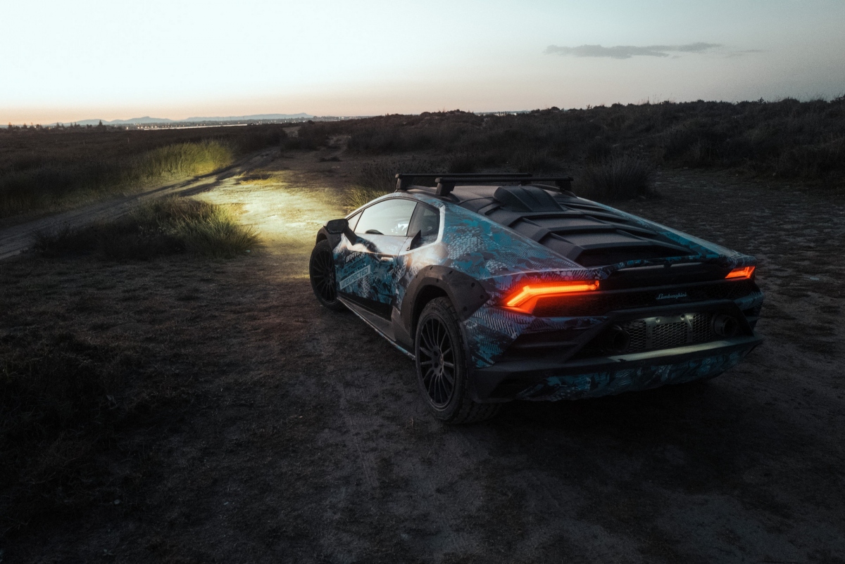 Video Lamborghini Huracan Sterrato thể hiện khả năng đi trên cát - Ảnh 3.