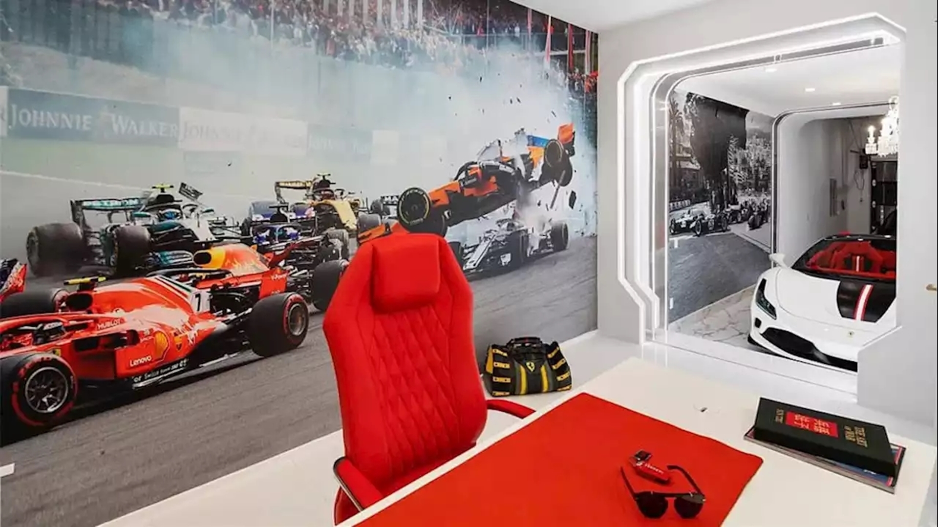 ‘Nhà Ferrari’ giá 3,96 triệu USD: Như garage siêu xe, chỉ không kèm ‘Ngựa chồm’ - Ảnh 1. ‘Nhà Ferrari’ giá 3,96 triệu USD: Như garage siêu xe, chỉ không kèm ‘Ngựa chồm’ - Ảnh 1.
