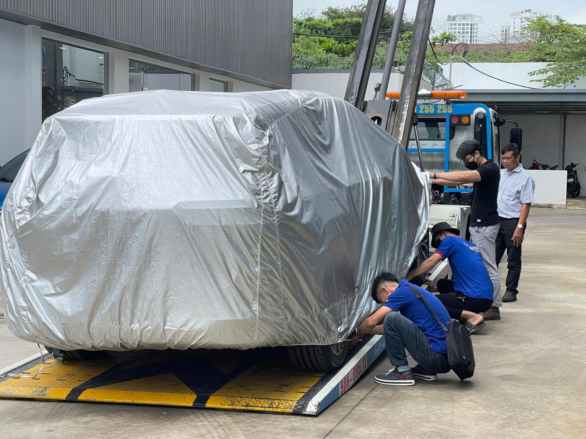 Jeep Grand Cherokee L 2022 đầu tiên đã về Việt Nam giá từ 6,18 tỷ đồng - Ảnh 1.