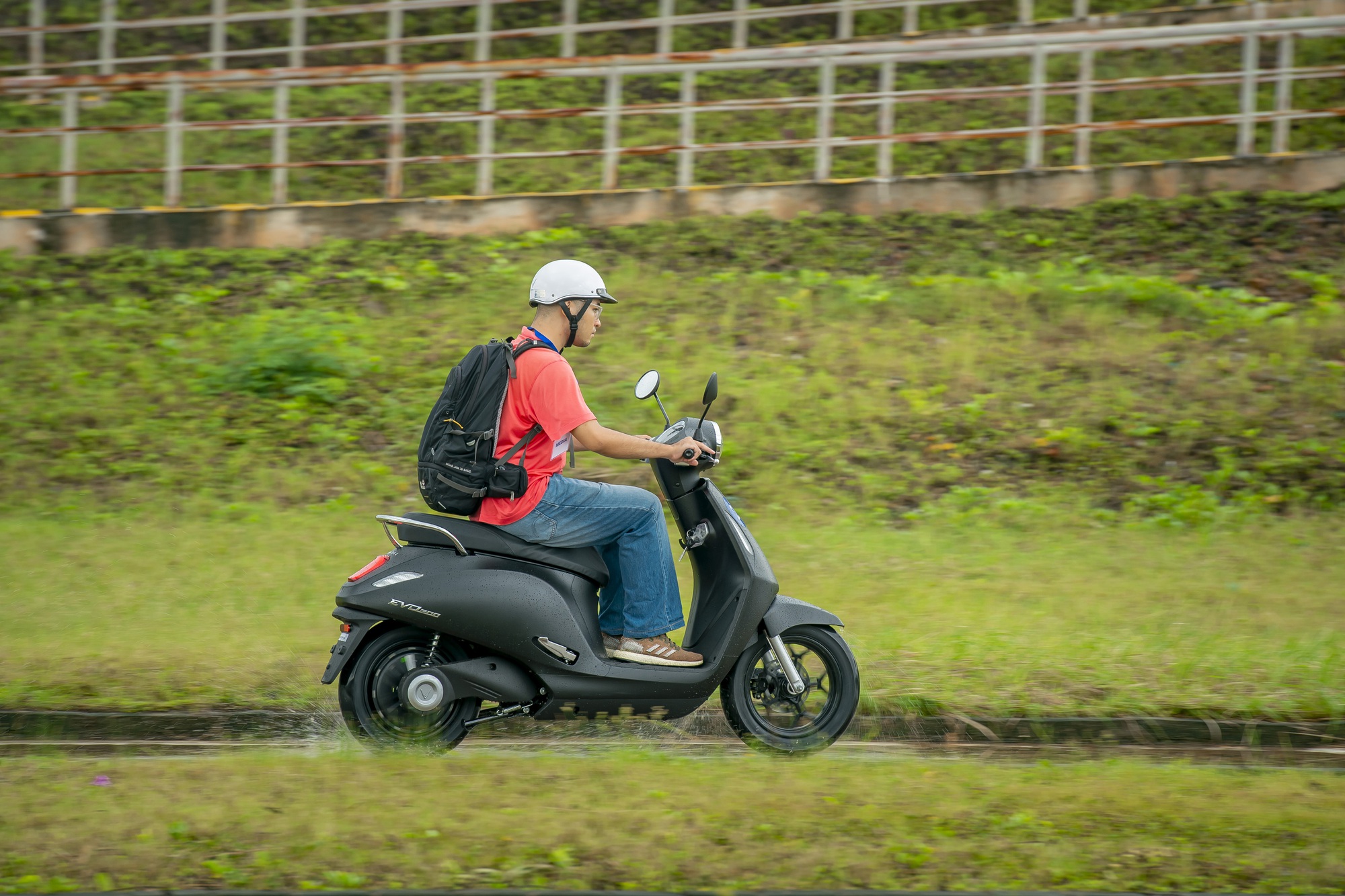 Chủ VinFast Evo200 'lặn lội' hơn 200 km nhận xe tặng con: Món quà đắt giá cho năm học mới - Ảnh 4. Chủ VinFast Evo200 'lặn lội' hơn 200 km nhận xe tặng con: Món quà đắt giá cho năm học mới - Ảnh 4.