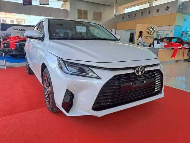 Toyota Vios 2023 ra mắt tại Lào: Động cơ 1.3L, vô vàn công nghệ, ngày về Việt Nam không còn xa - Ảnh 1.