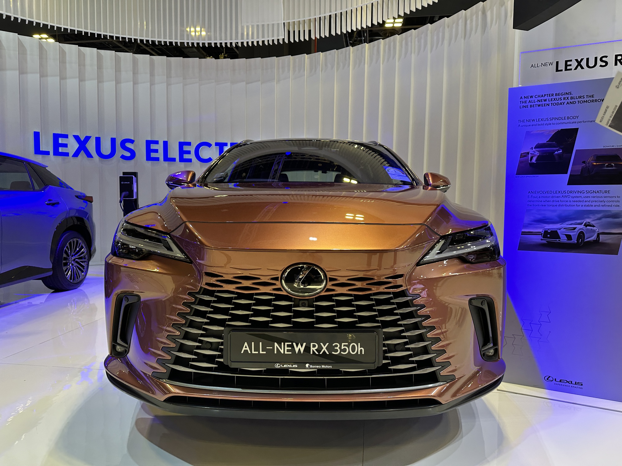 Xem trước Lexus RX 2023 tại Singapore: Về Việt Nam năm nay với giá dự kiến từ 3,4 tỷ đồng - Ảnh 2.