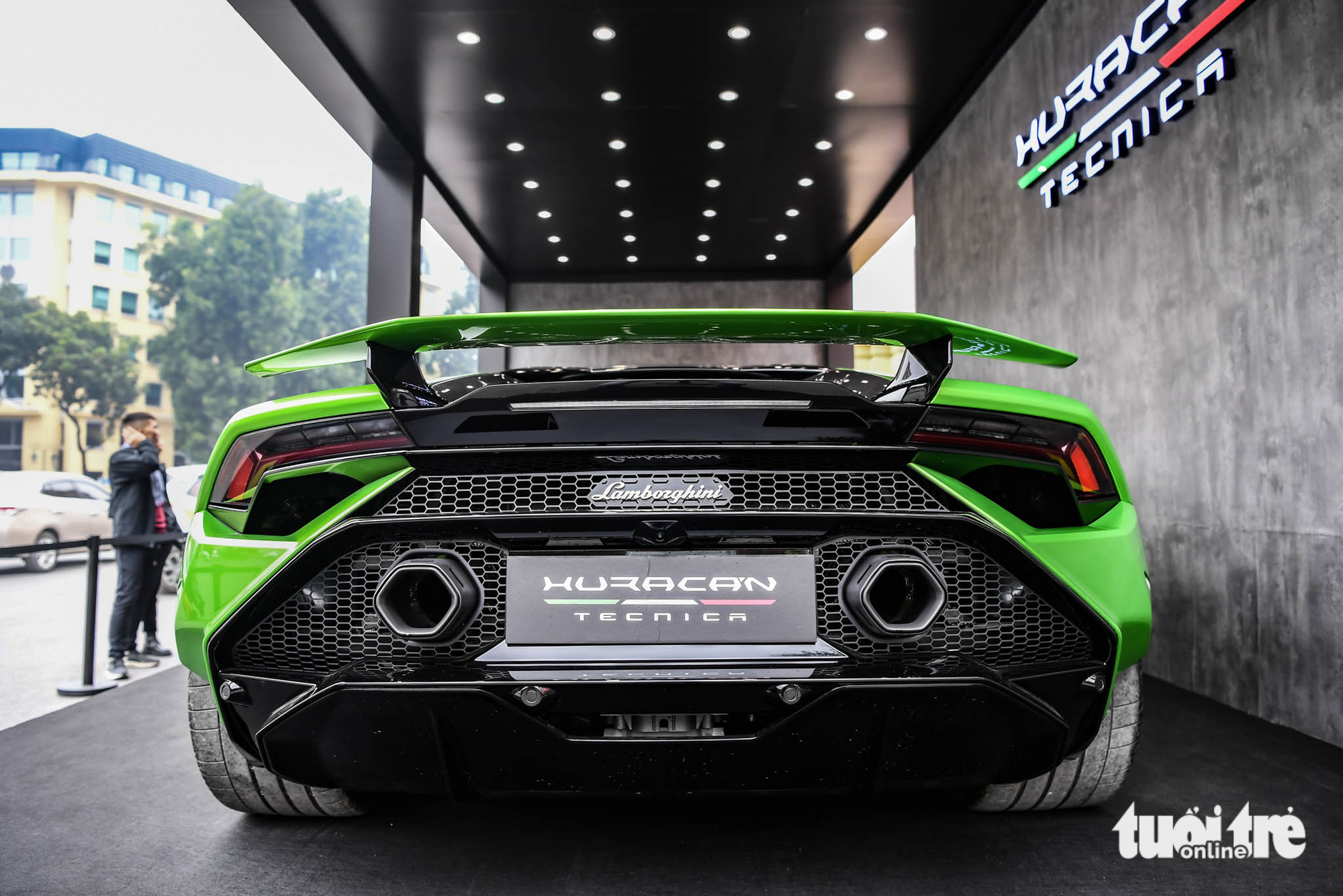 Lamborghini Huracan Tecnica giá từ 19 tỉ đồng trên phố Hà Nội - Ảnh 8. Lamborghini Huracan Tecnica giá từ 19 tỉ đồng trên phố Hà Nội - Ảnh 8.