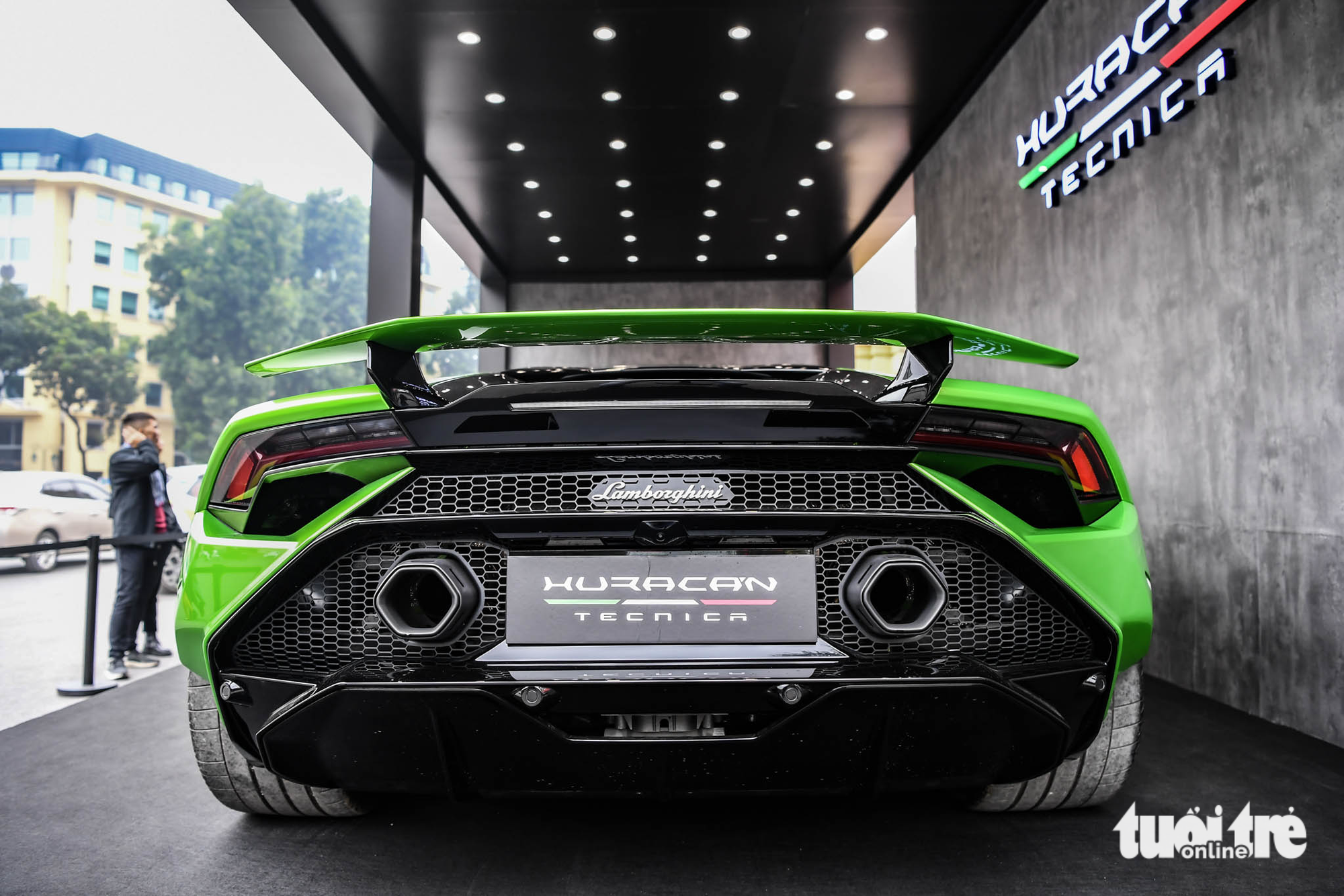 Lamborghini Huracan Tecnica giá từ 19 tỉ đồng trên phố Hà Nội - Ảnh 8.