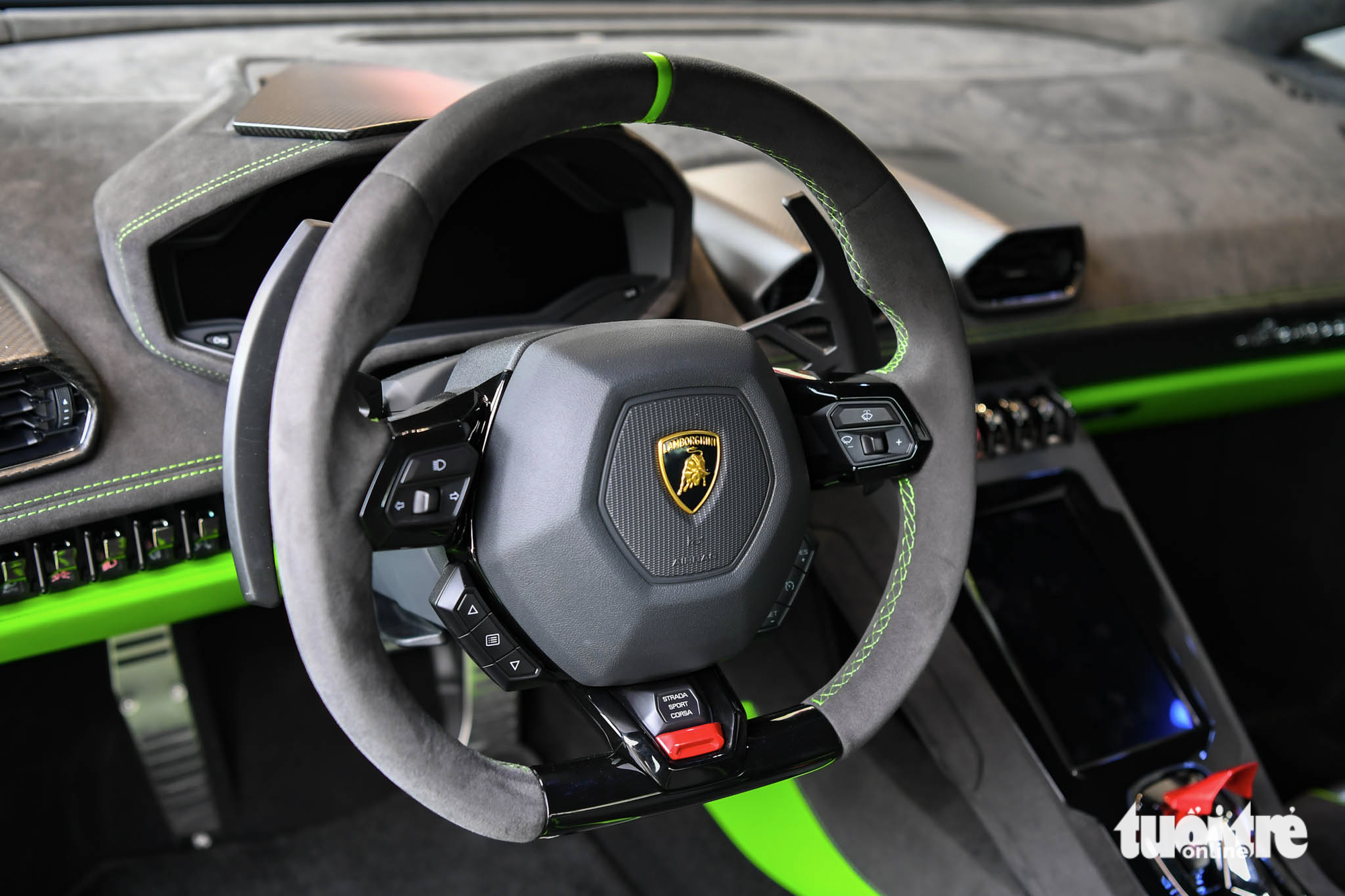 Lamborghini Huracan Tecnica giá từ 19 tỉ đồng trên phố Hà Nội - Ảnh 13. Lamborghini Huracan Tecnica giá từ 19 tỉ đồng trên phố Hà Nội - Ảnh 13.