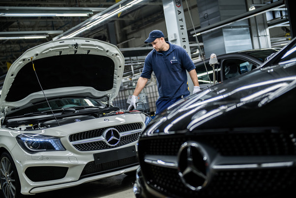 Làm ăn khấm khá, Mercedes-Benz thưởng mỗi nhân viên gần 200 triệu đồng - Ảnh 2.