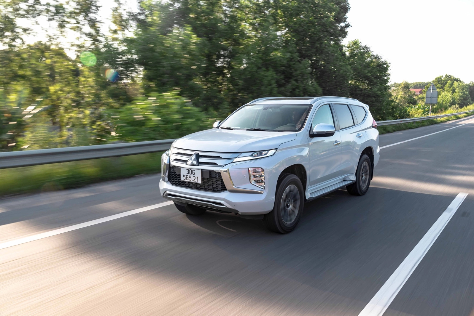 Nhân viên ngân hàng đánh giá Mitsubishi Pajero Sport 2022 bản chở tiền: Cắt quá nhiều ‘option’ nhưng vẫn đáng giá - Ảnh 3.