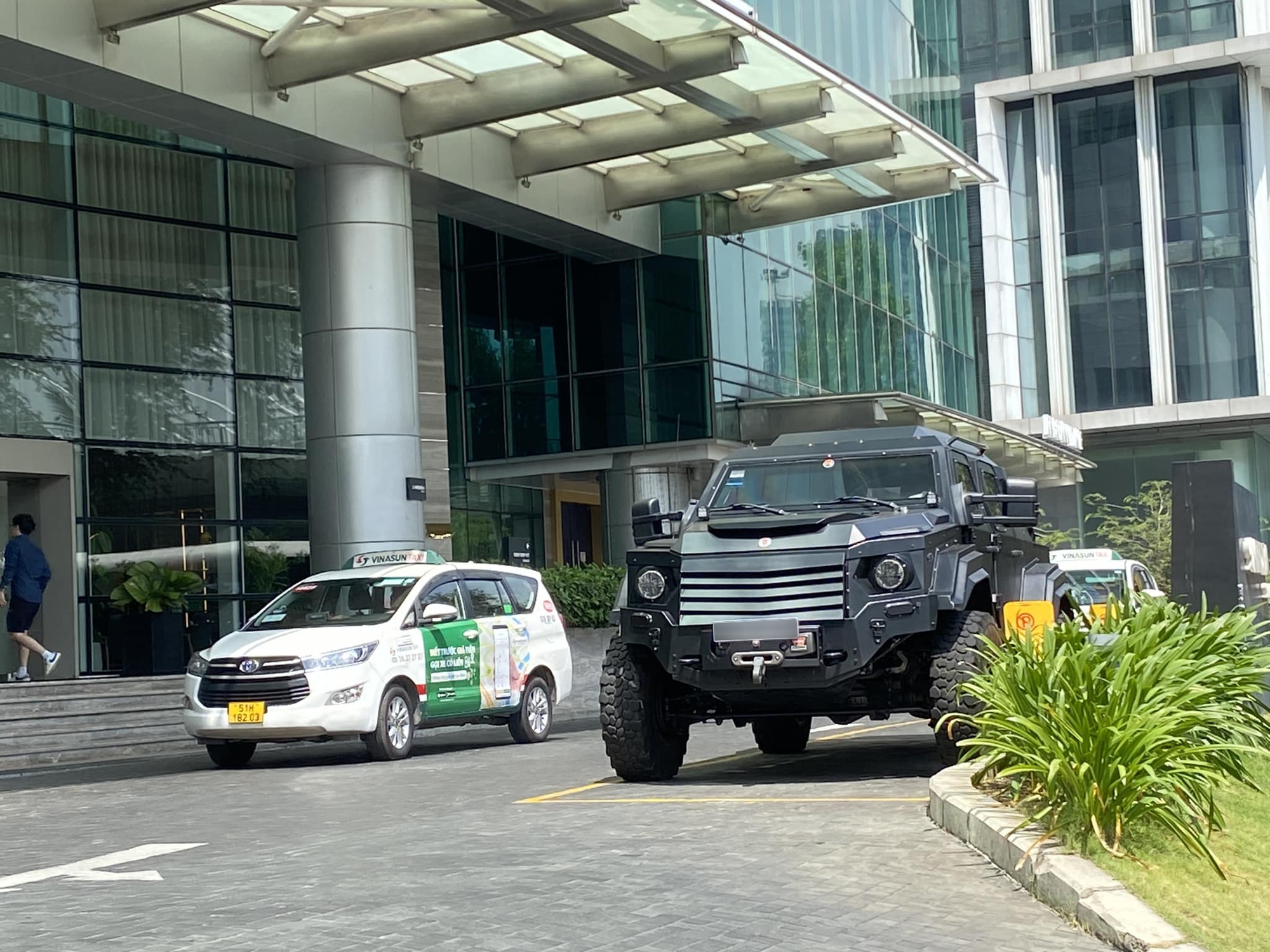 Xe bọc thép Terradyne Gurkha bất ngờ xuất hiện tại Việt Nam - Ảnh 1. Xe bọc thép Terradyne Gurkha bất ngờ xuất hiện tại Việt Nam - Ảnh 1.