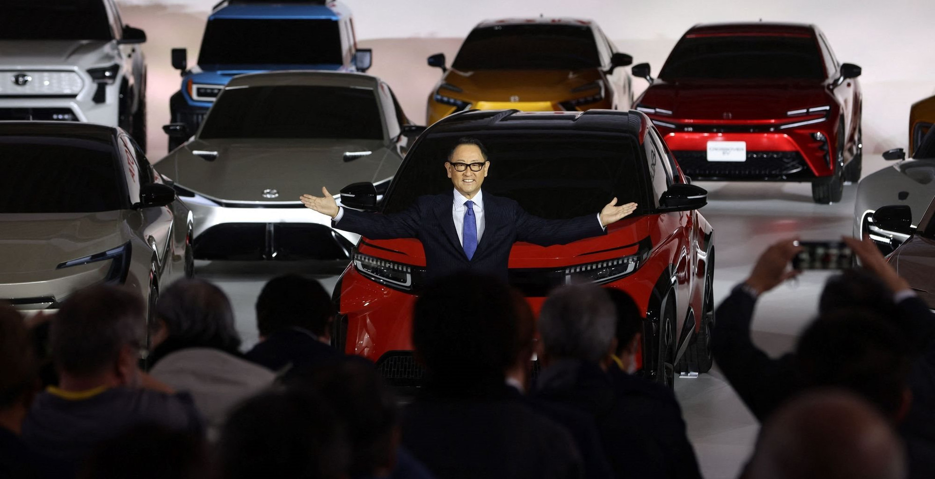 Thay đổi sau 13 năm quyết định tương lai của Toyota: Ngầm thừa nhận đã chậm chân với xe điện, trao 'chìa khoá' cho tân CEO - Ảnh 1.