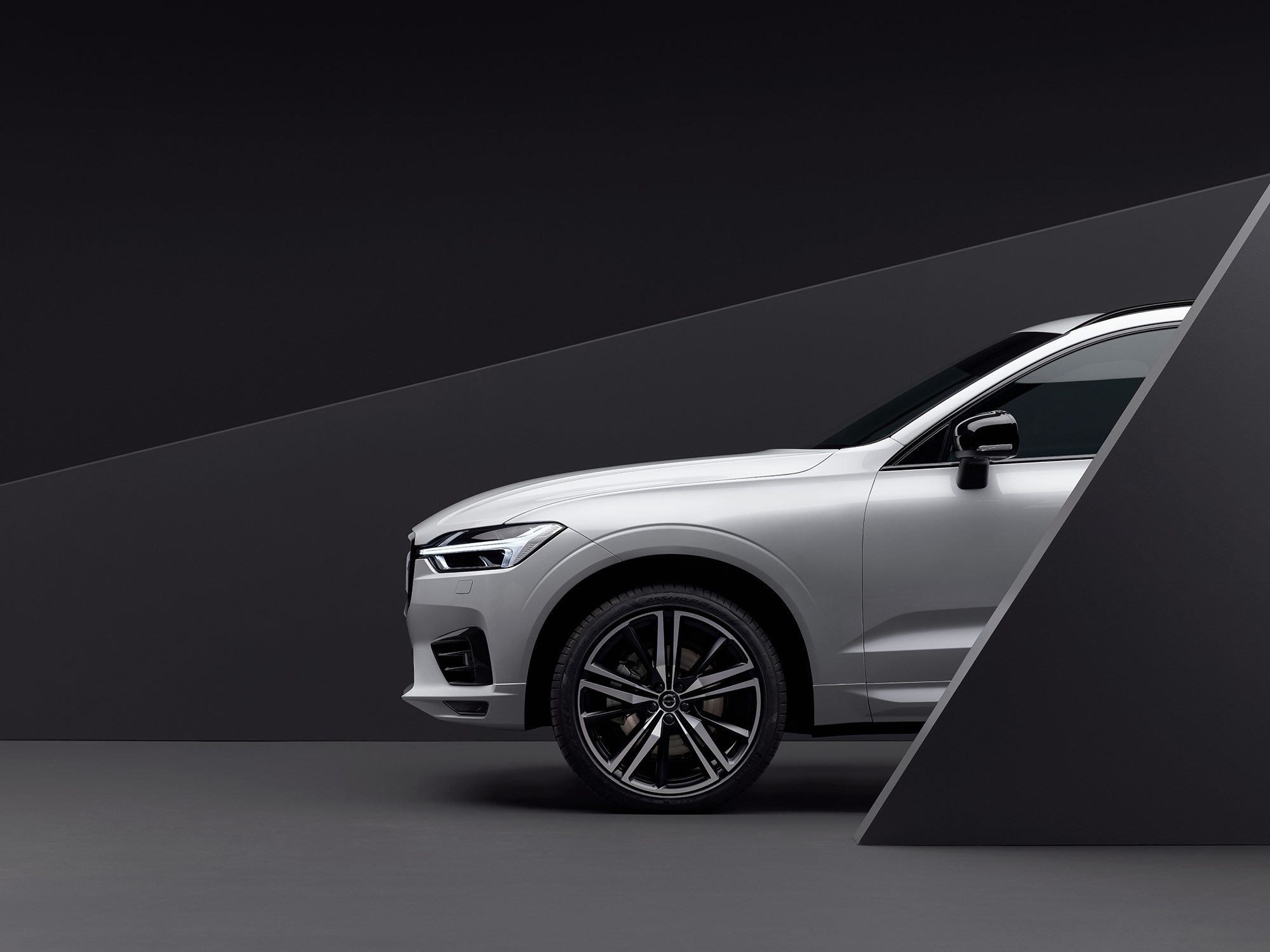 Volvo XC60 - Xe sang hoàn hảo cho gia đình trẻ - Ảnh 2.