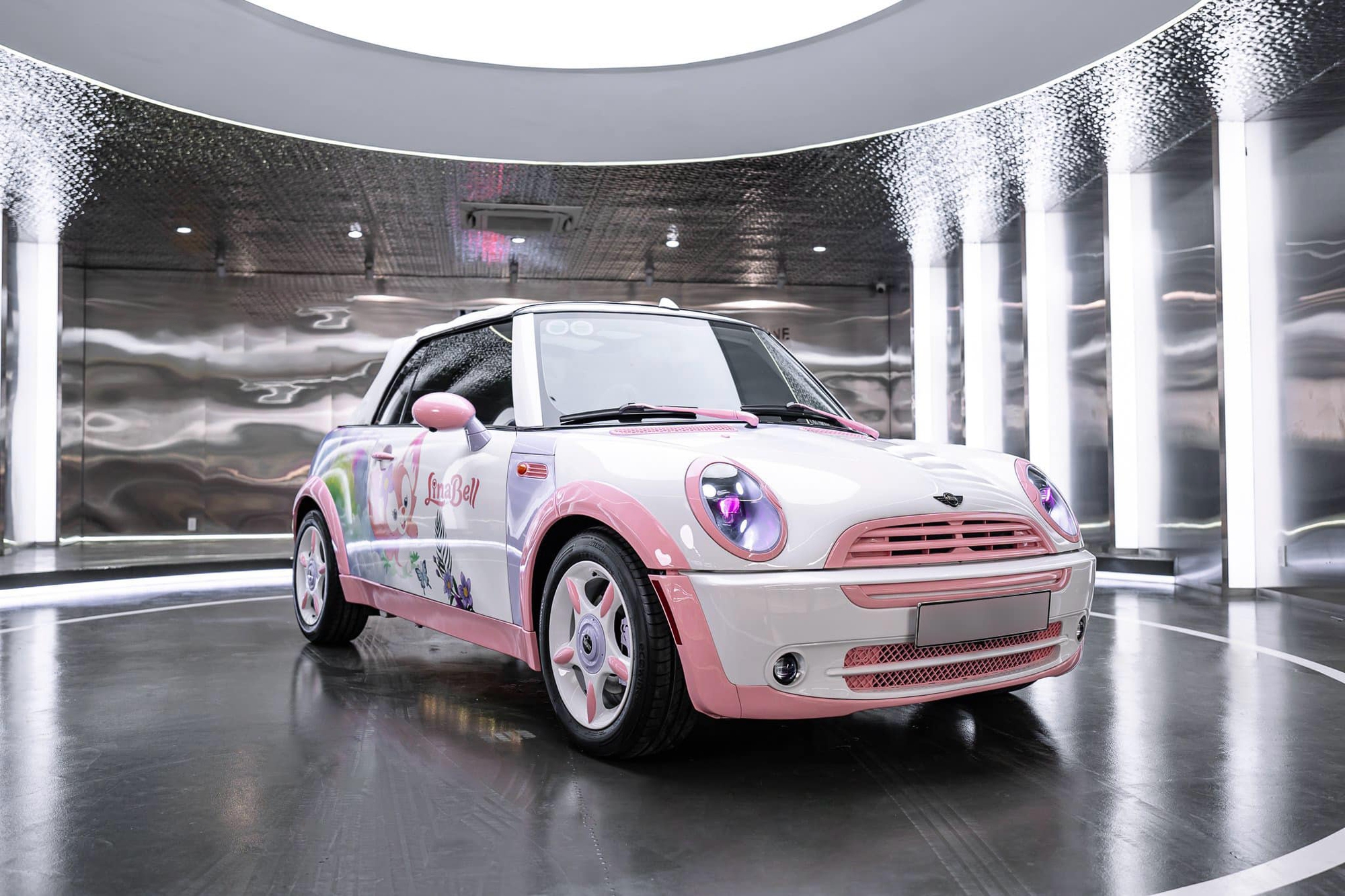 Đoàn Di Băng cho độ MINI Cooper theo phong cách độc lạ