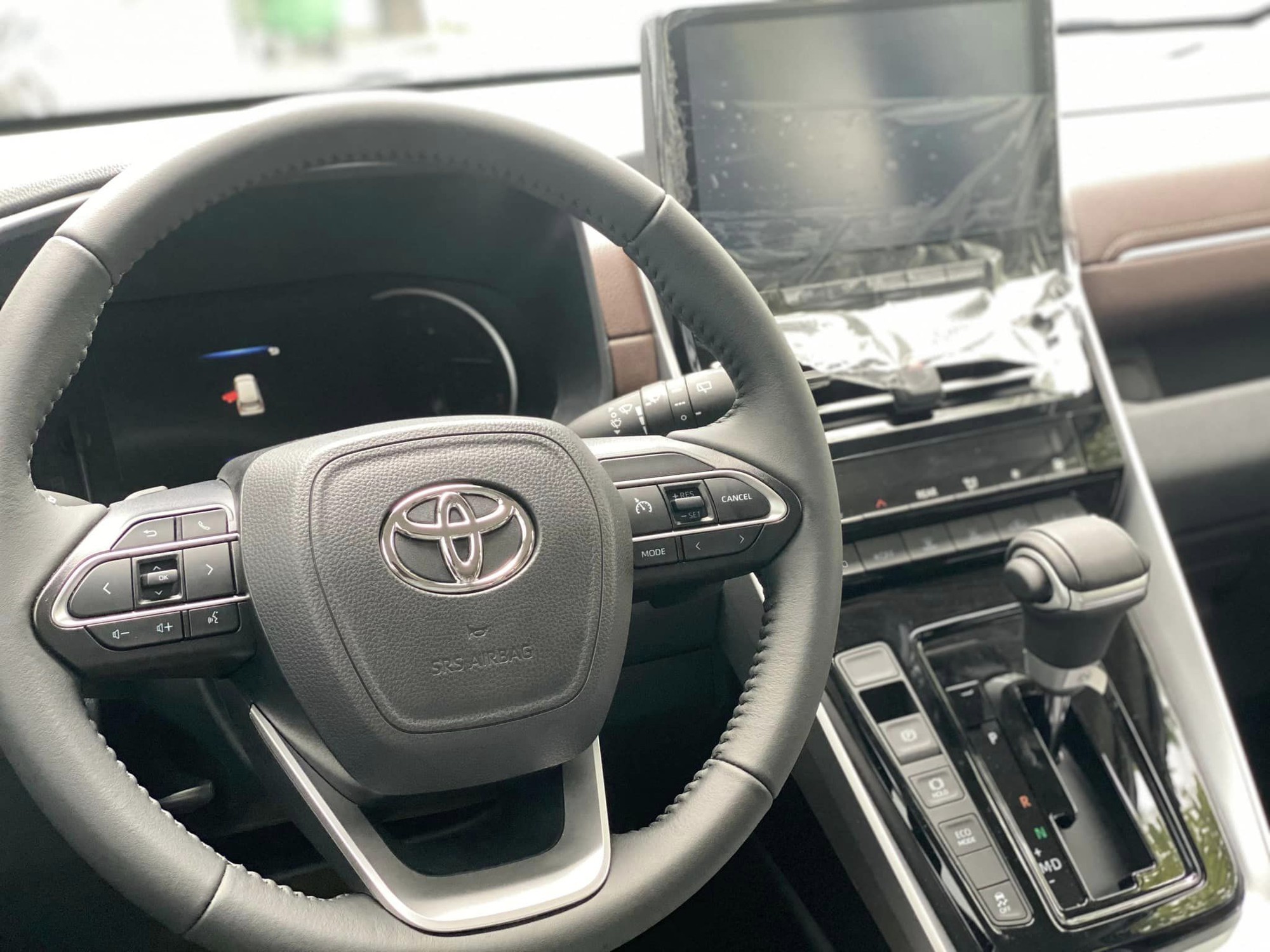 Chi tiết Toyota Innova Cross 2.0V vừa về đại lý: Thoát mác dịch vụ, kỳ vọng giá tốt đấu Hyundai Custin - Ảnh 3.