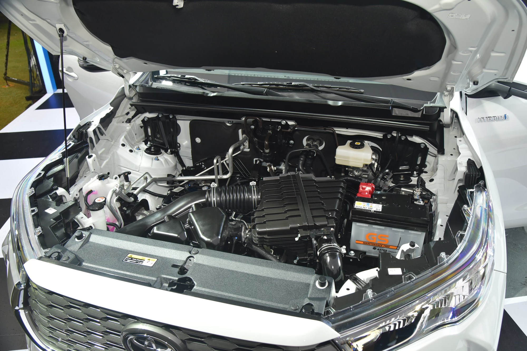 Toyota Innova Cross ra mắt Việt Nam: Giá từ 810 triệu rẻ hơn Custin, nhiều trang bị vượt trội nhóm MPV phổ thông - Ảnh 8.