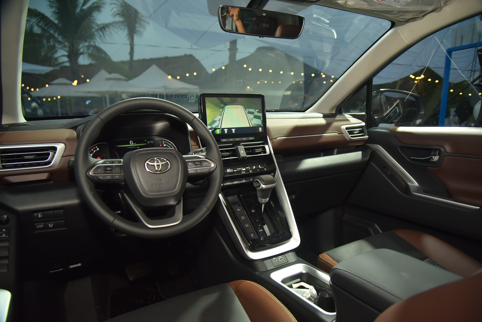 Ngồi thử Toyota Innova Cross bản xăng: Giá 810 triệu đồng, trang bị vừa miếng - Ảnh 8.