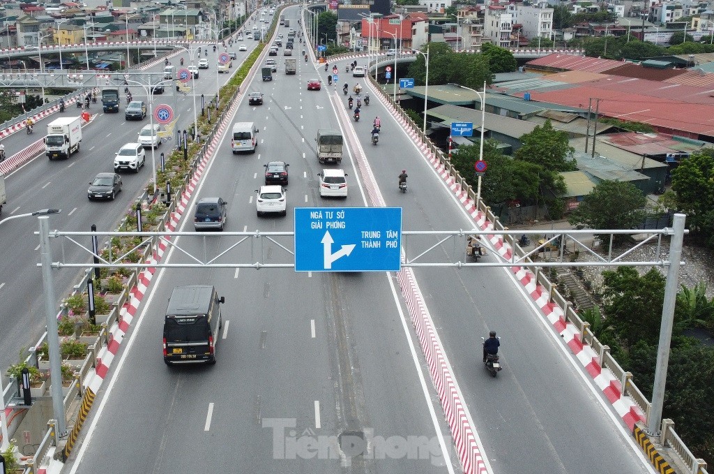 Cầu Vĩnh Tuy tách dòng ô tô, xe máy: Phương tiện đi lại thế nào? - Ảnh 6.