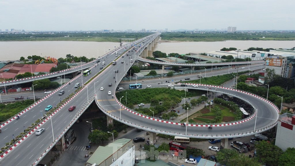 Cầu Vĩnh Tuy tách dòng ô tô, xe máy: Phương tiện đi lại thế nào? - Ảnh 9.