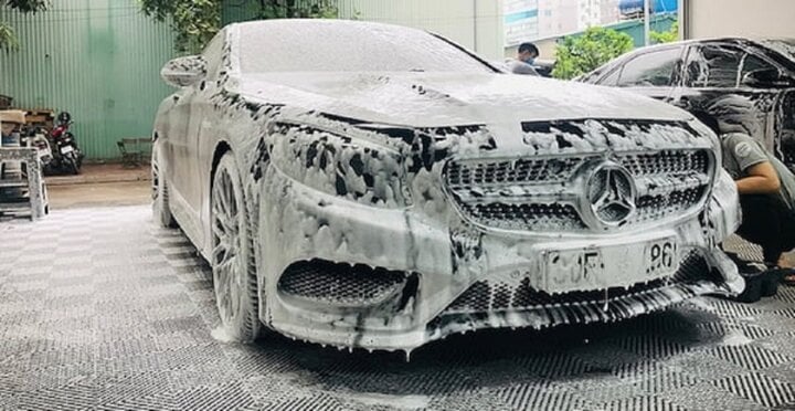 Có nên rửa xe ô tô khi máy còn nóng? - Ảnh 1.