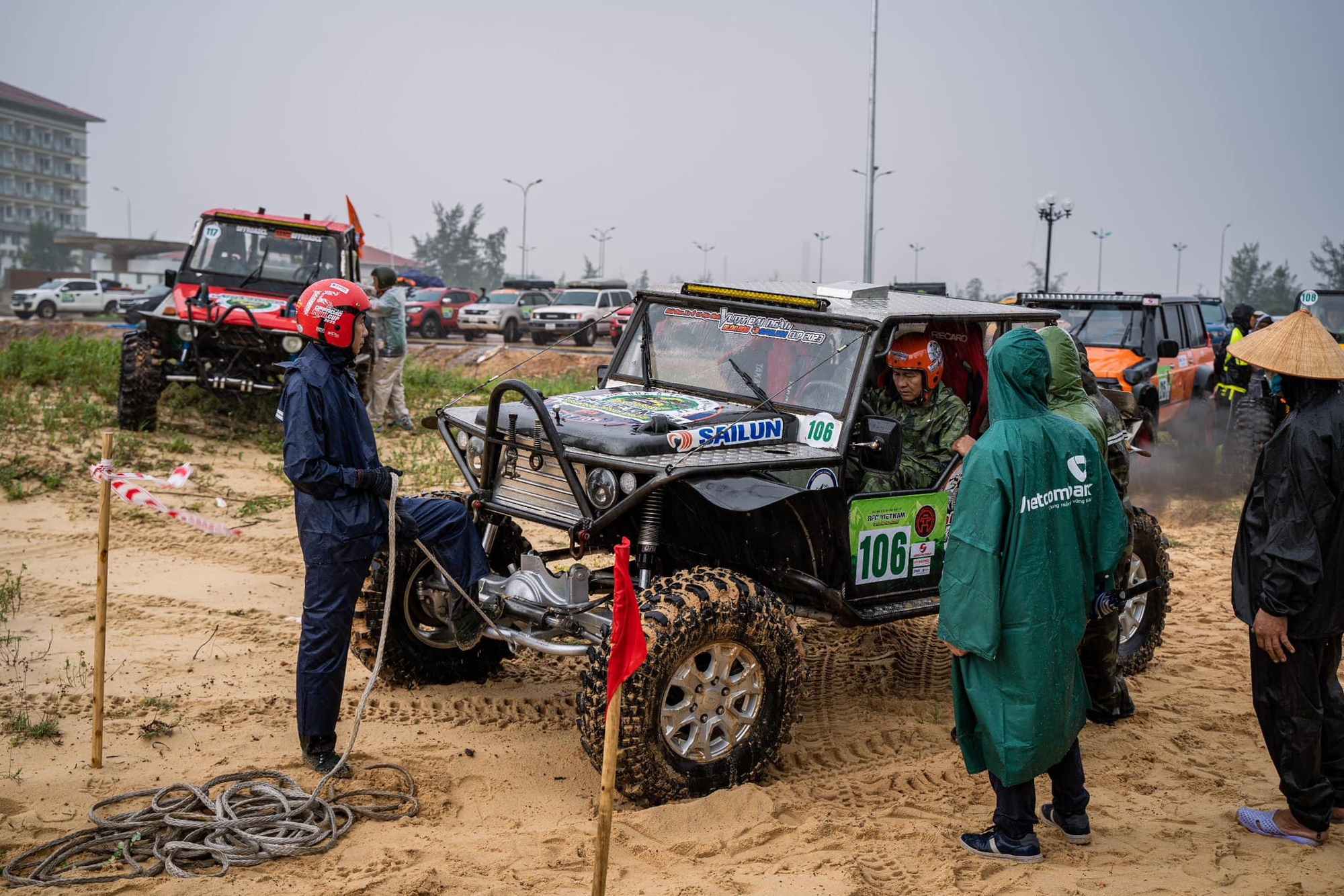 Giải đua ô tô địa hình quốc tế RFC Việt Nam - Quảng Bình 2023 khởi tranh - Ảnh 5.