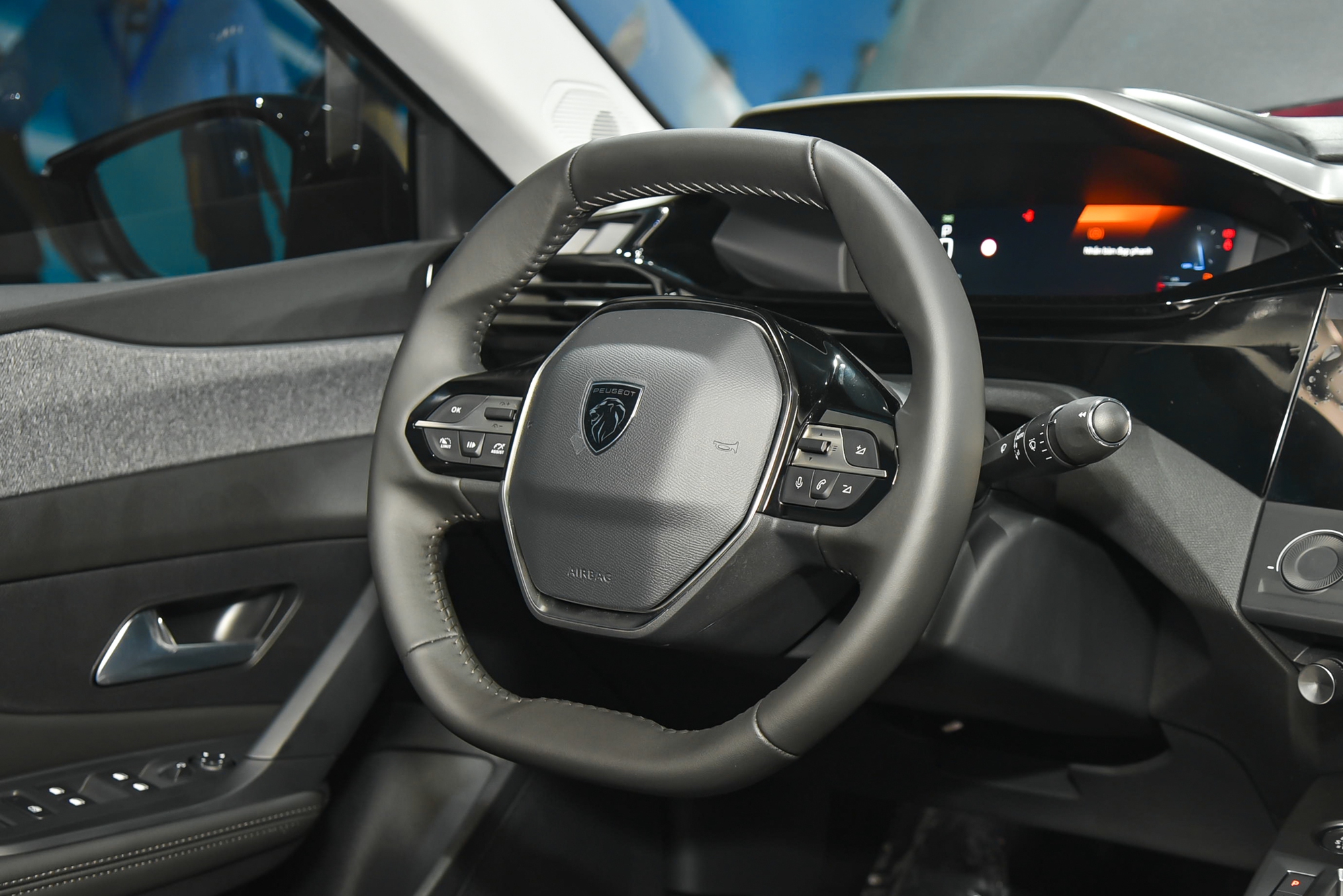 Chi tiết Peugeot 408 bản tiêu chuẩn giá 999 triệu đồng: Rẻ hơn bản cao nhất 250 triệu, vẫn có hỗ trợ người lái - Ảnh 11.