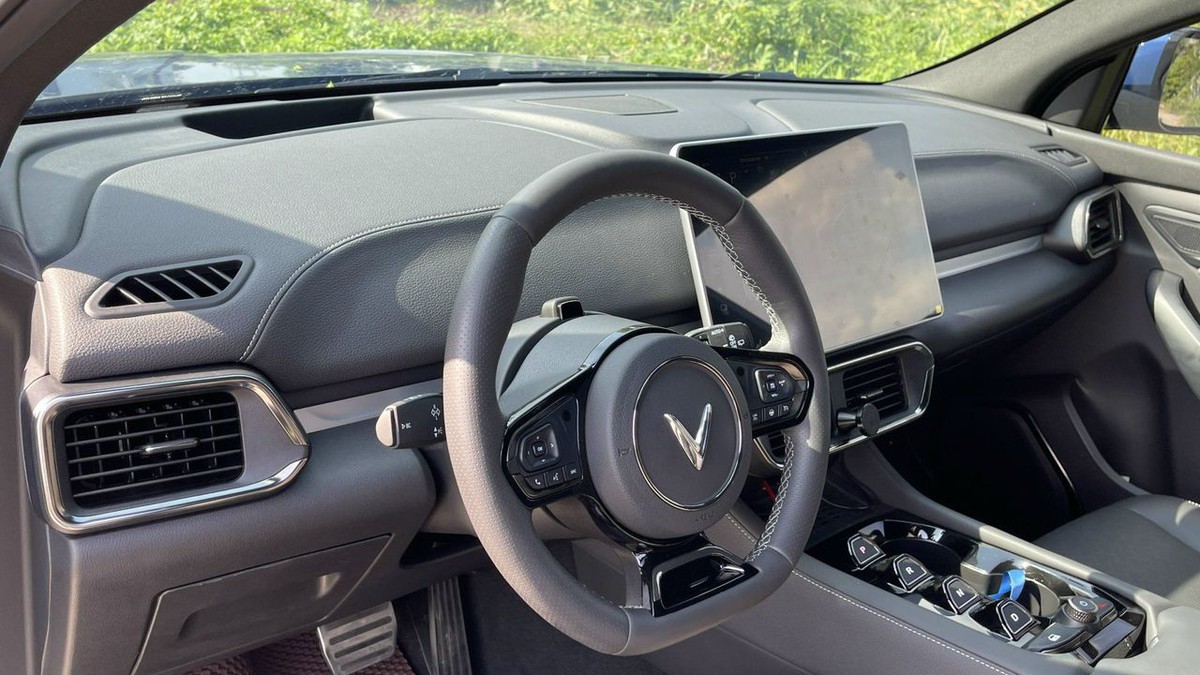 VinFast VF 8 xuất hiện tại đề cử &quot;Cảm giác lái ấn tượng xe phổ thông&quot;: Thoát cái mác xe thuần công nghệ - Ảnh 3.