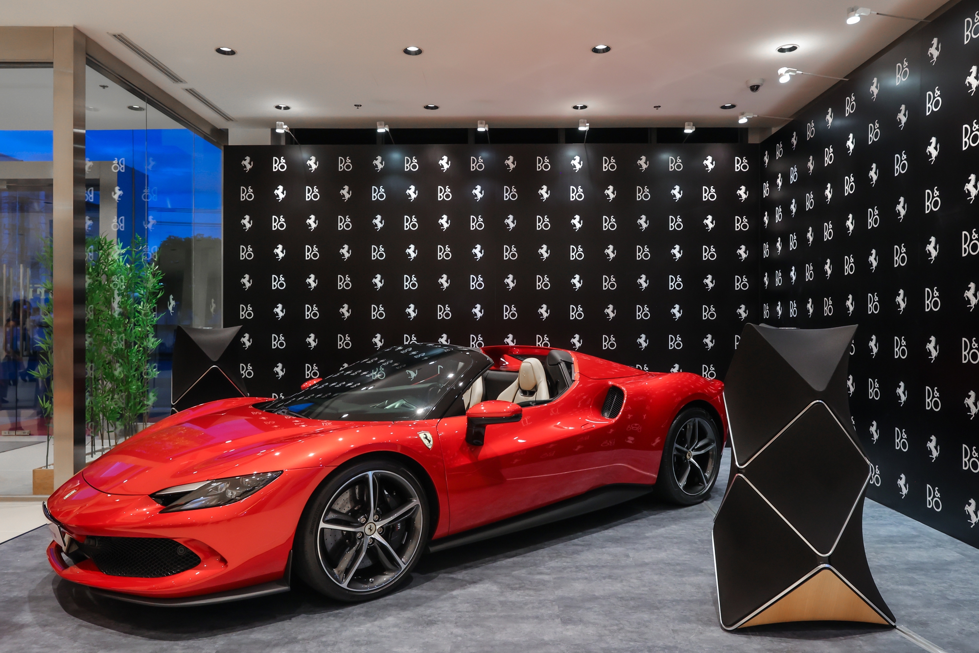 Bộ sưu tập âm thanh cao cấp Bang & Olufsen x Ferrari - Ảnh 2.