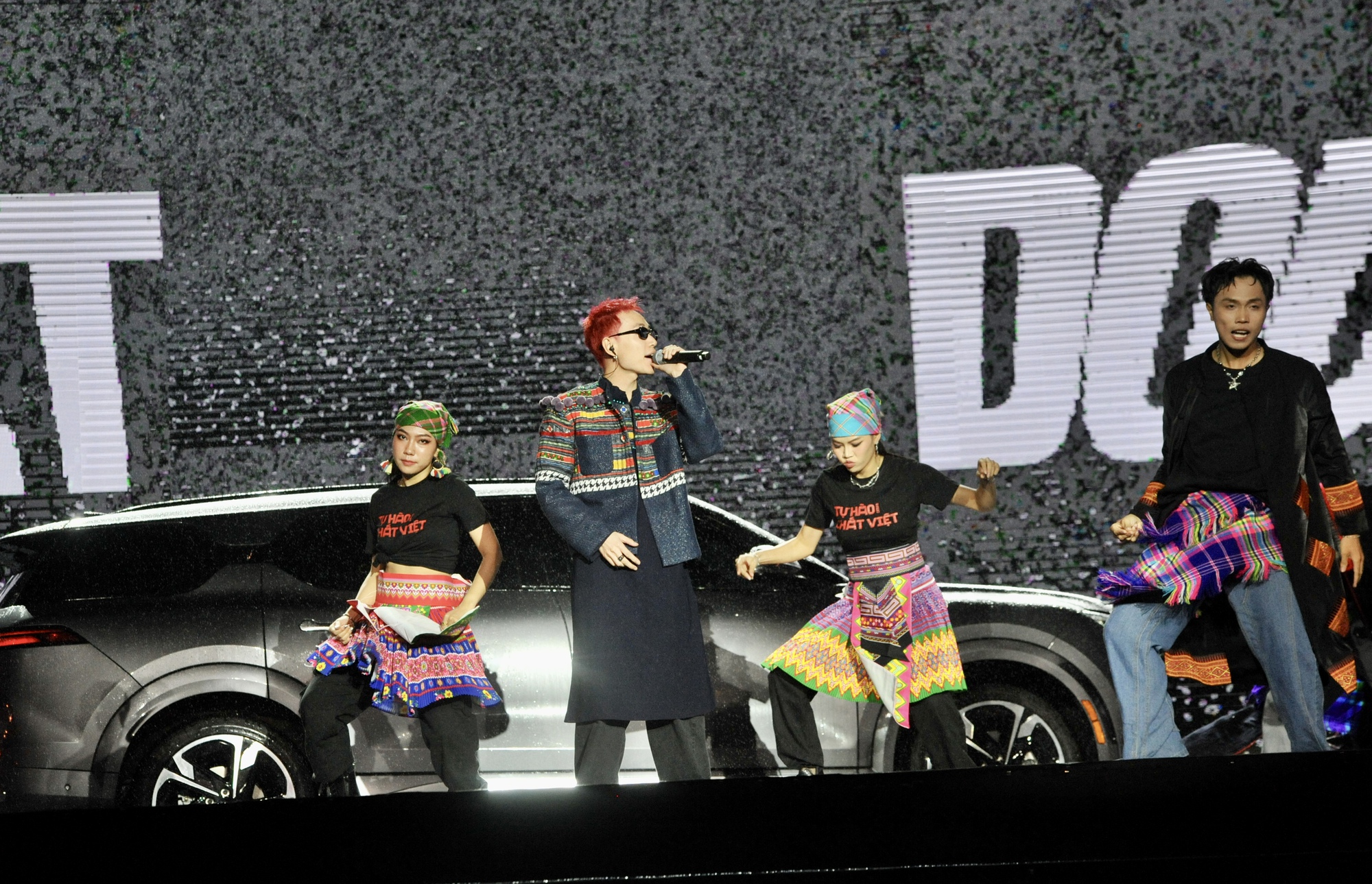 Hồ Ngọc Hà vừa nhảy vừa hát cực sung, Double2T thể hiện đẳng cấp quán quân Rap Việt tại Better Choice Awards 2023 - Ảnh 6.