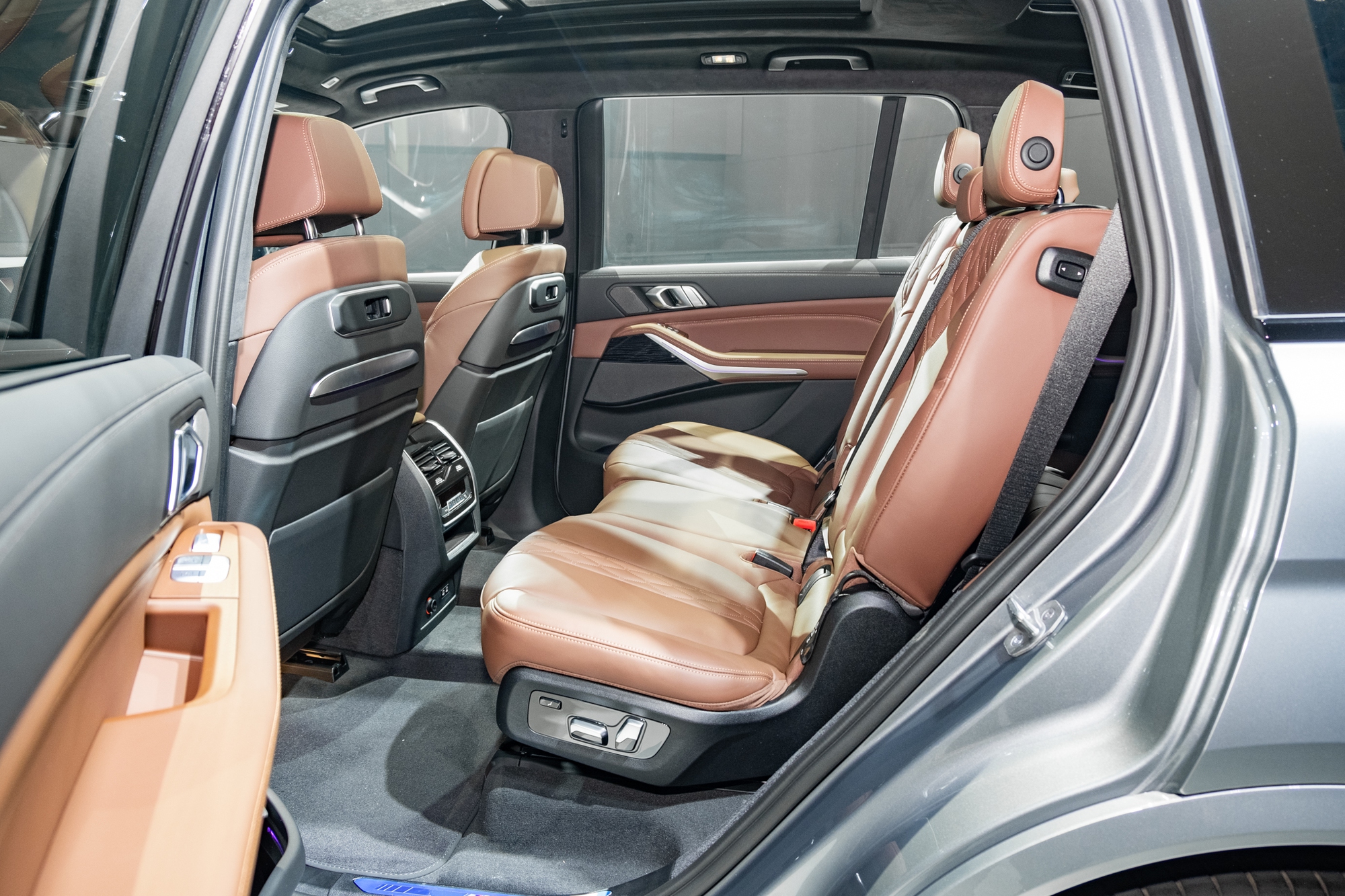 BMW X7 thể hiện 'sức trẻ' trong nhóm xe gia đình hạng sang của BCA 2023 - Ảnh 5.