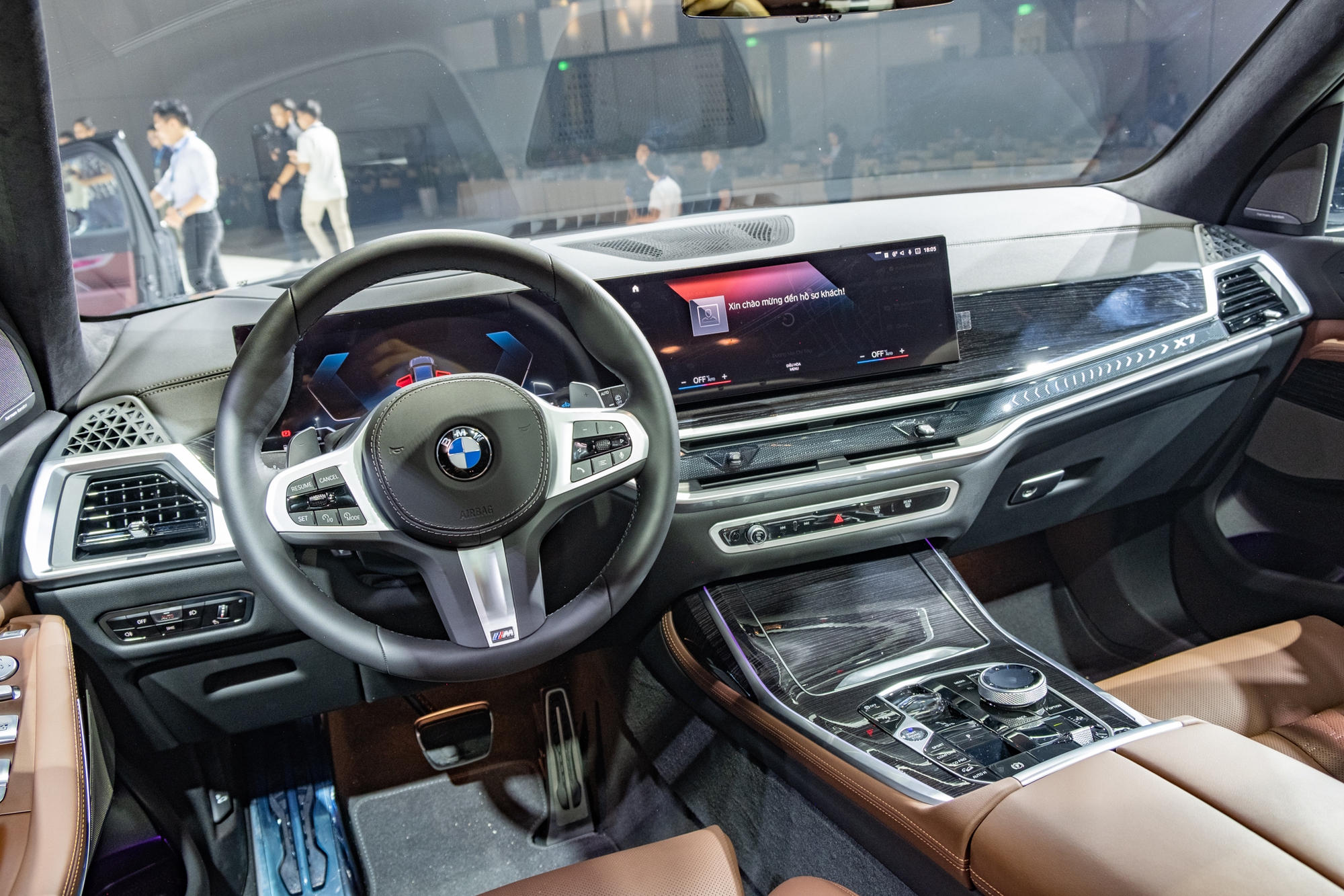 BMW X7 thể hiện 'sức trẻ' trong nhóm xe gia đình hạng sang của BCA 2023 - Ảnh 3.