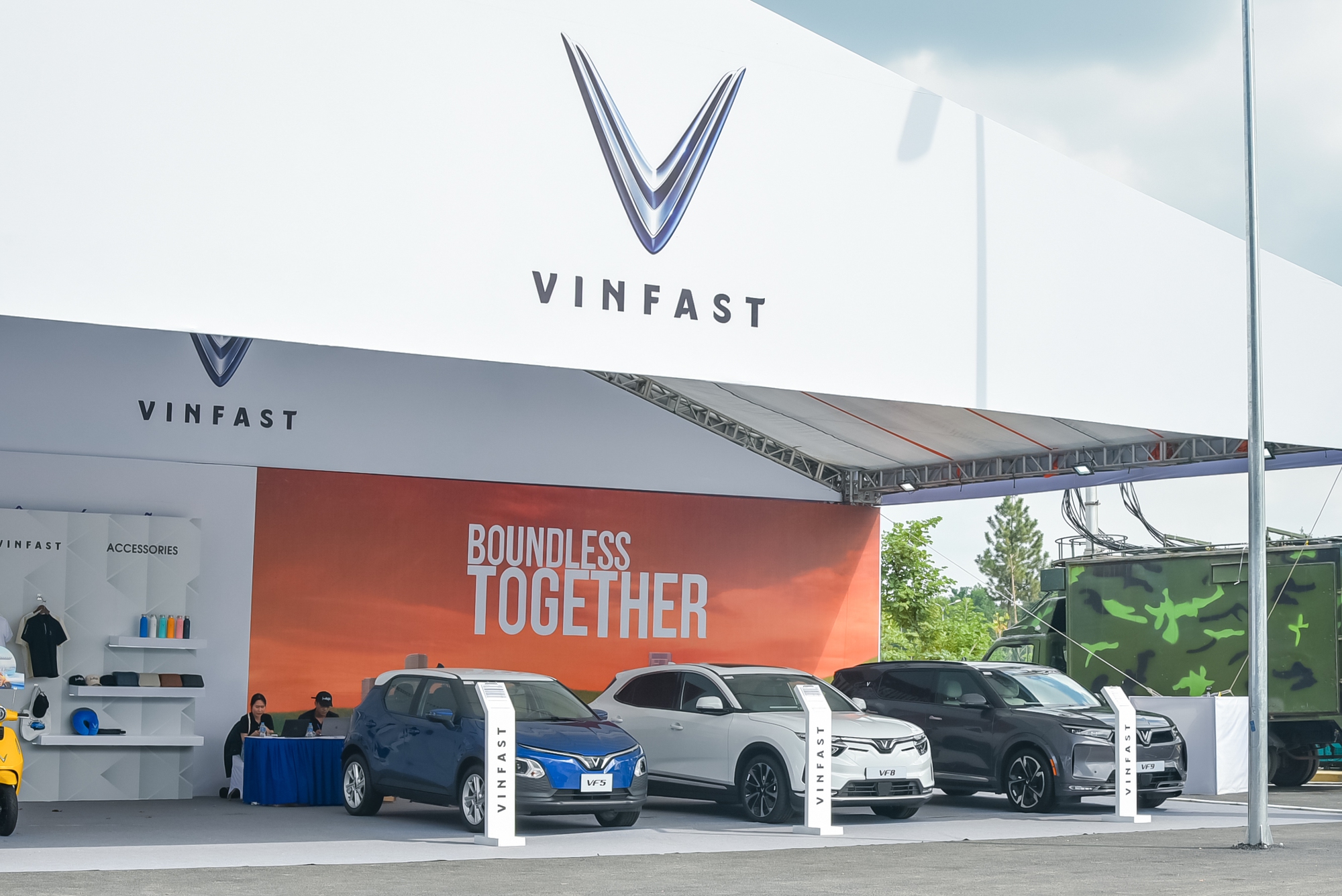 VinFast mang dàn xe hùng hậu tới triển lãm VIIE 2023: Đủ nhu cầu từ xe nhỏ tới xe gia đình - Ảnh 1.