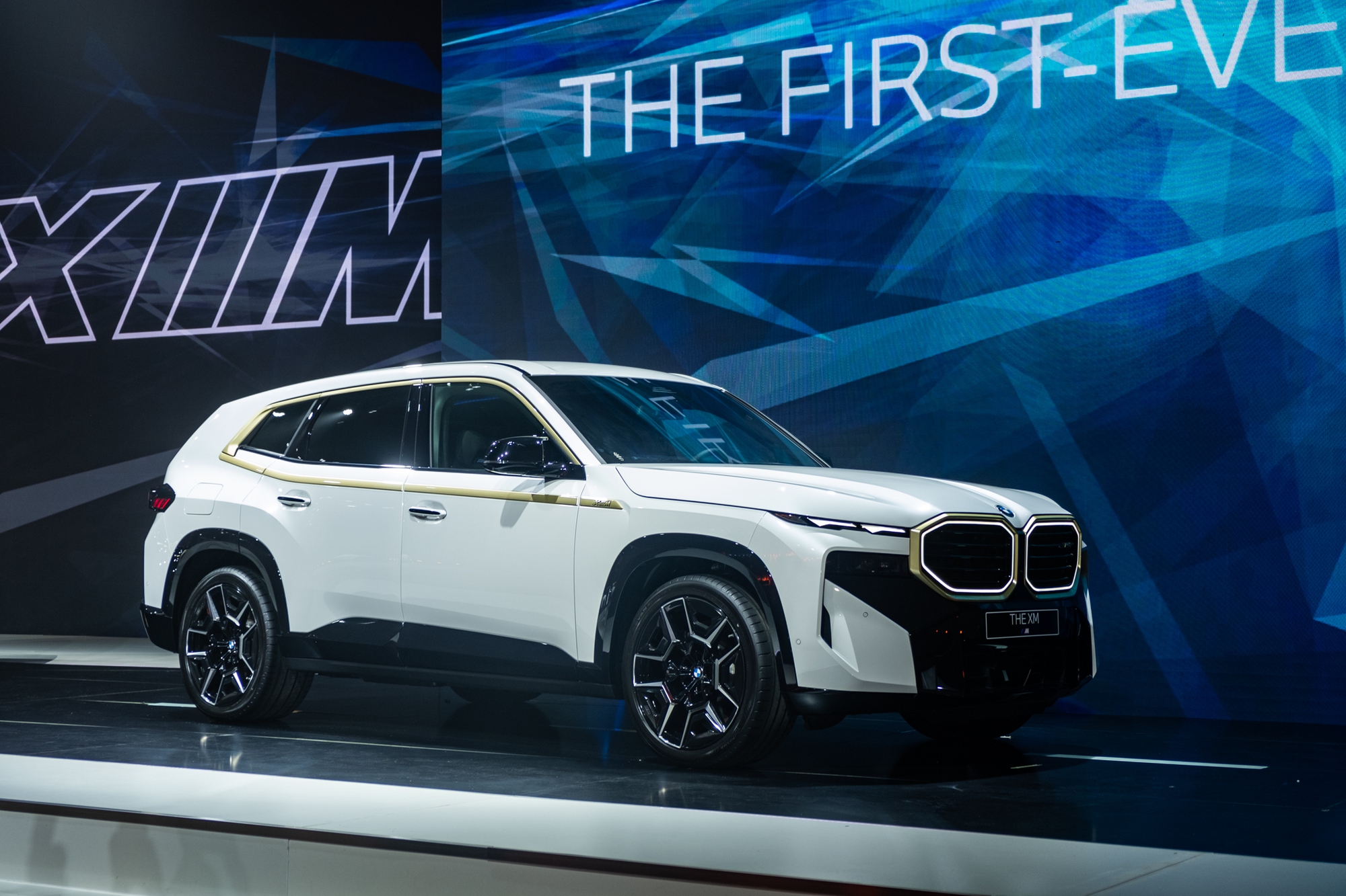 BMW XM ra mắt Việt Nam với giá 11 tỷ: Đắt nhất, mạnh nhất của hãng, tiệm cận Lamborghini Urus- Ảnh 2.
