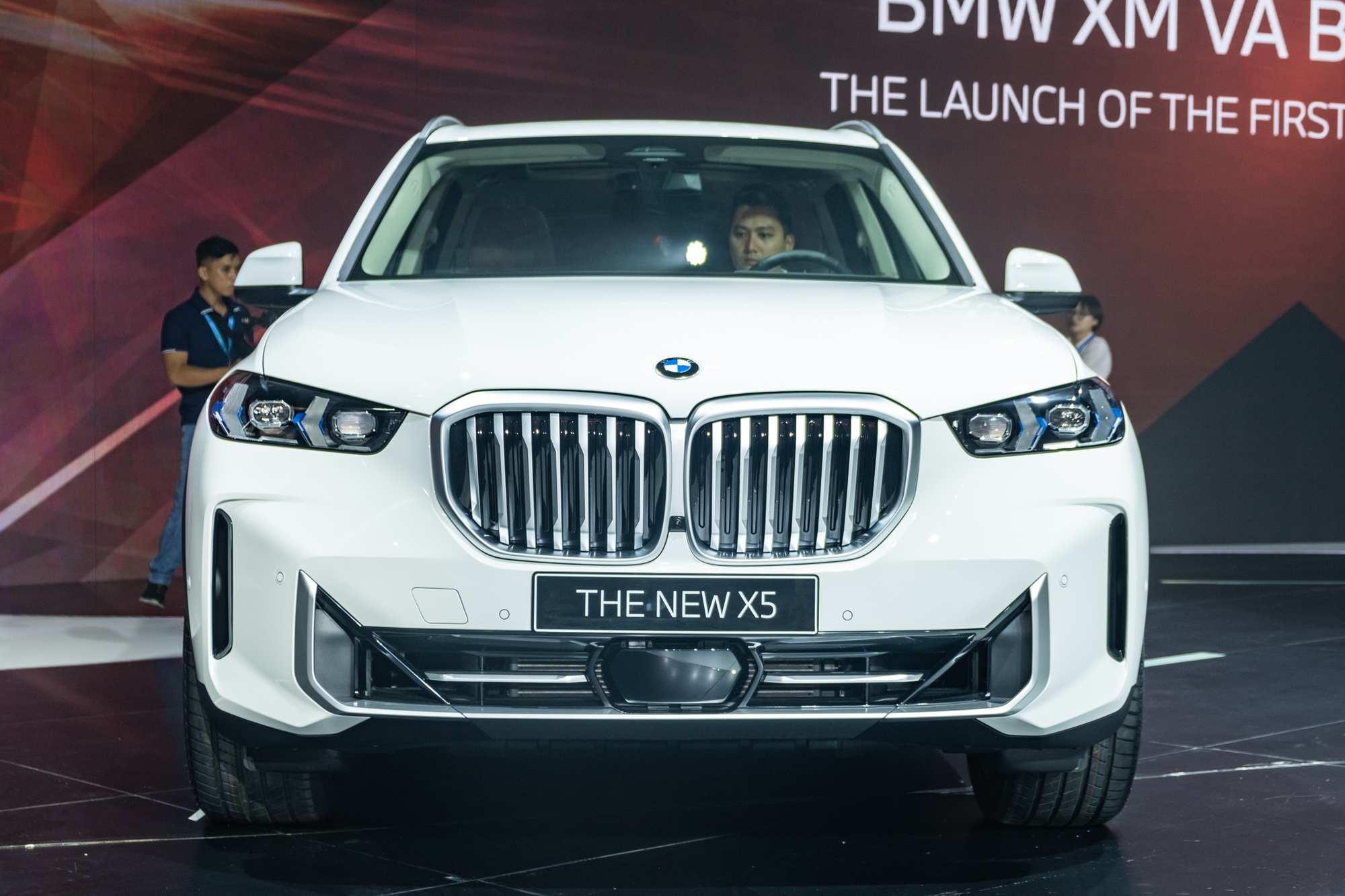 Ảnh thực tế BMW X5 2024 bản cao cấp nhất tại Việt Nam: Mạnh hơn, xịn hơn, thêm công nghệ đấu GLE- Ảnh 1.