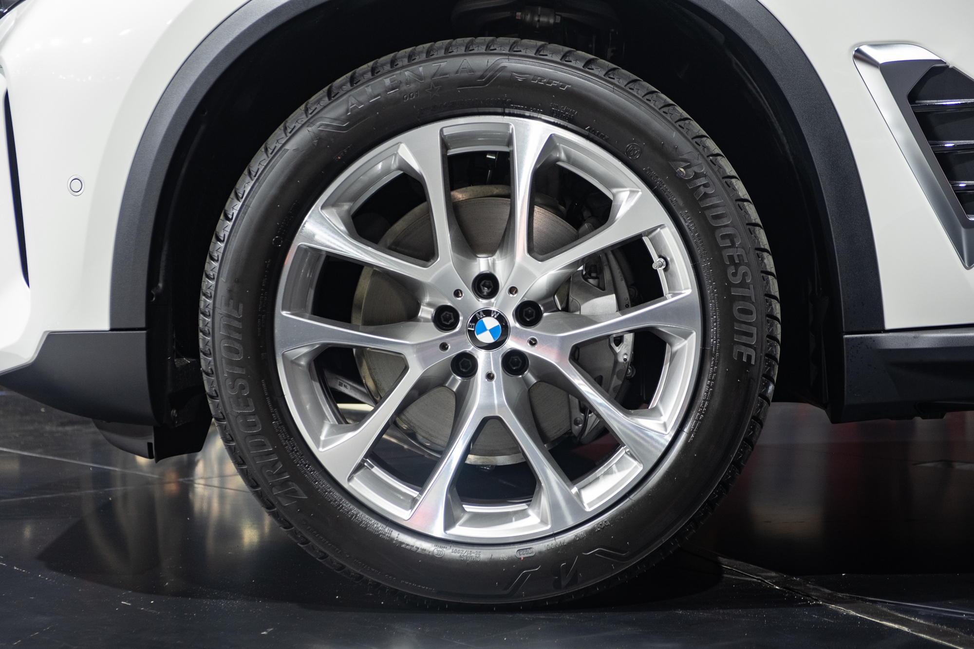 Ảnh thực tế BMW X5 2024 bản cao cấp nhất tại Việt Nam: Mạnh hơn, xịn hơn, thêm công nghệ đấu GLE- Ảnh 5.