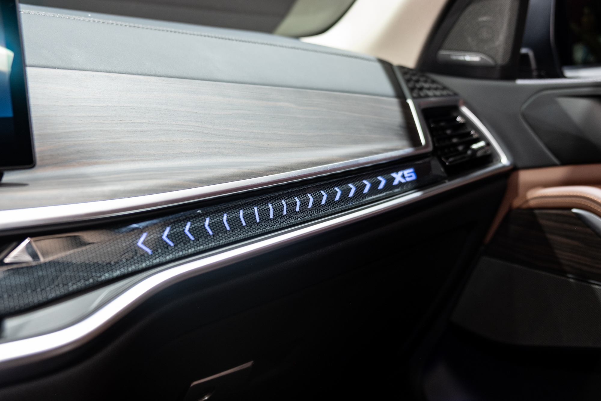 Ảnh thực tế BMW X5 2024 bản cao cấp nhất tại Việt Nam: Mạnh hơn, xịn hơn, thêm công nghệ đấu GLE- Ảnh 11.
