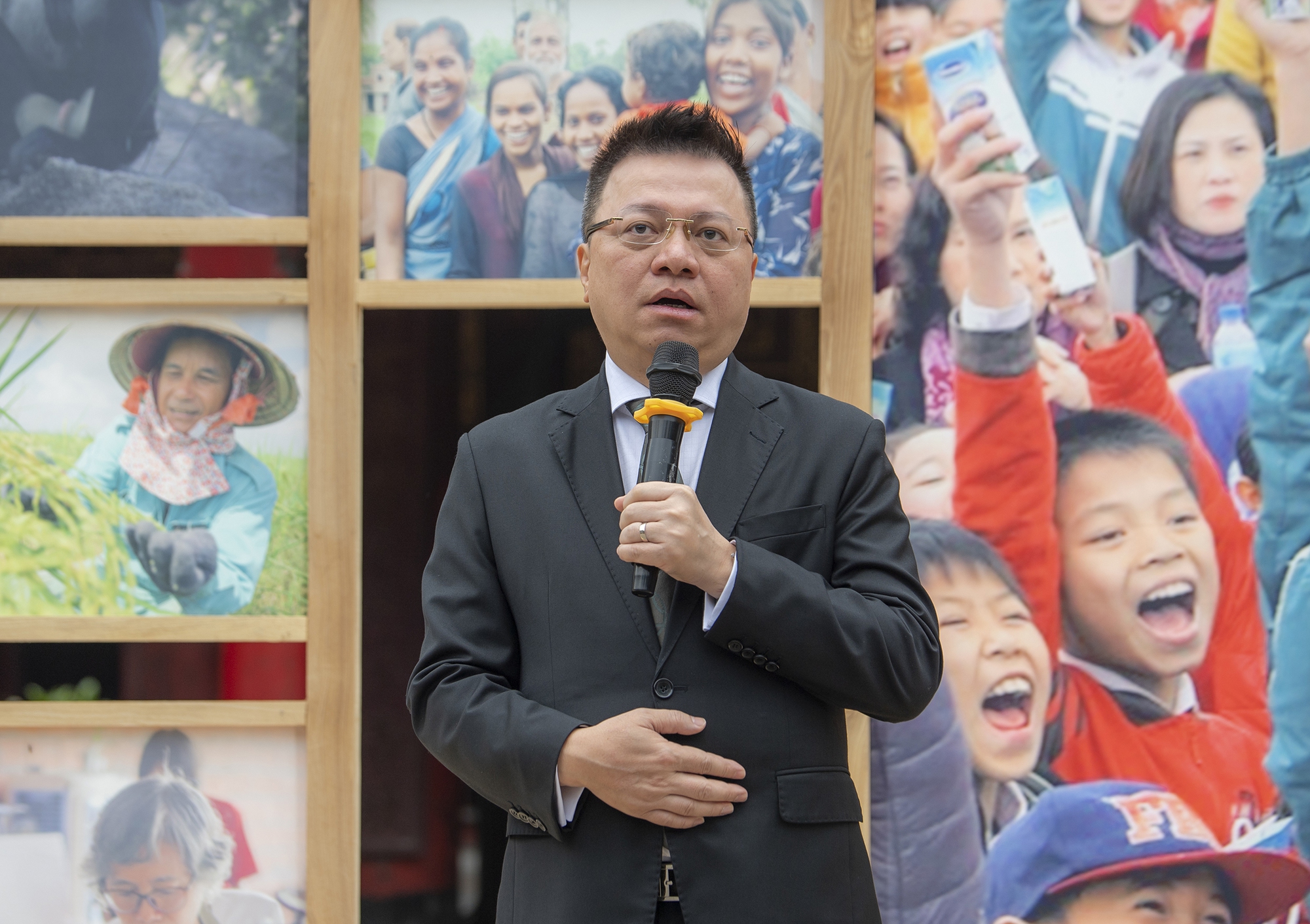 Ngắm các tác phẩm trưng bày tại Triển lãm Hành động vì cộng đồng - sự kiện đặc biệt, lần đầu tiên ở Việt Nam - Ảnh 7.