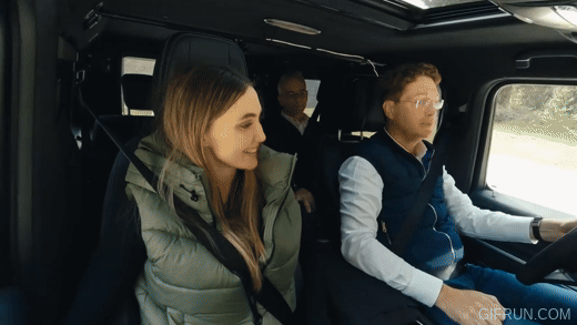CEO Mercedes mang EQG đi off-road, thử công nghệ quay 360 độ - Ảnh 2.