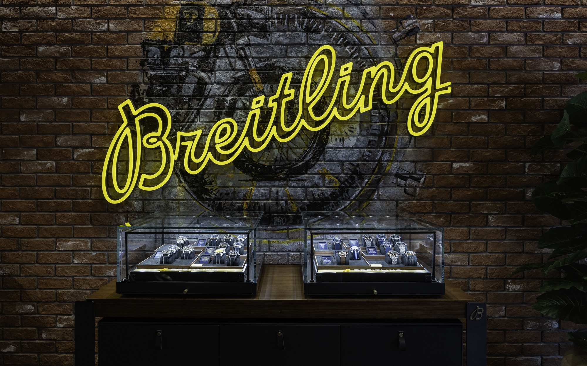 Breitling mở cửa hàng đầu tiên tại TP. HCM - Ảnh 3.