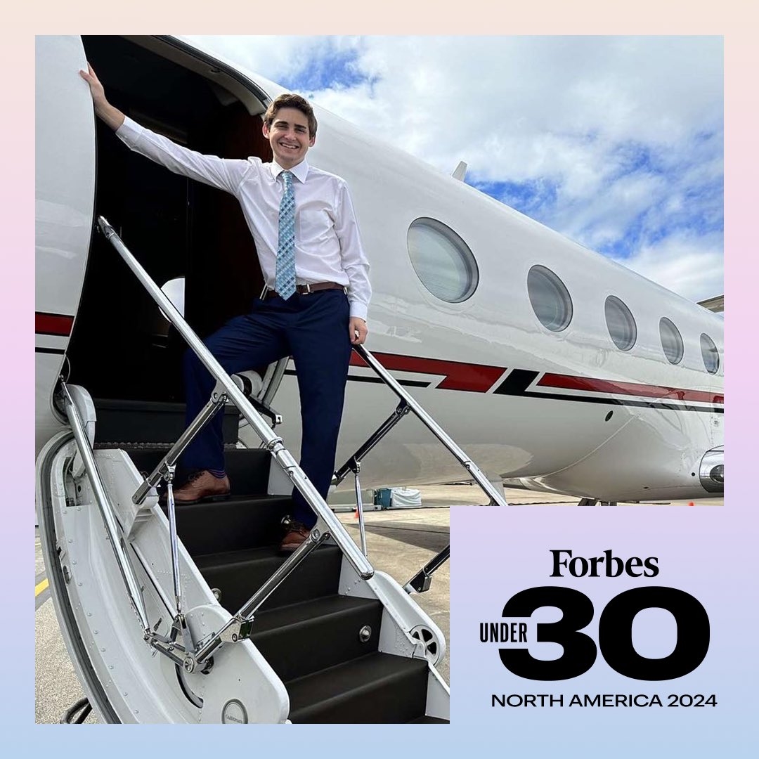 Khiến Elon Musk 'điên đầu' vì theo dõi máy bay riêng, sinh viên 21 tuổi được Forbes vinh danh - Ảnh 1.