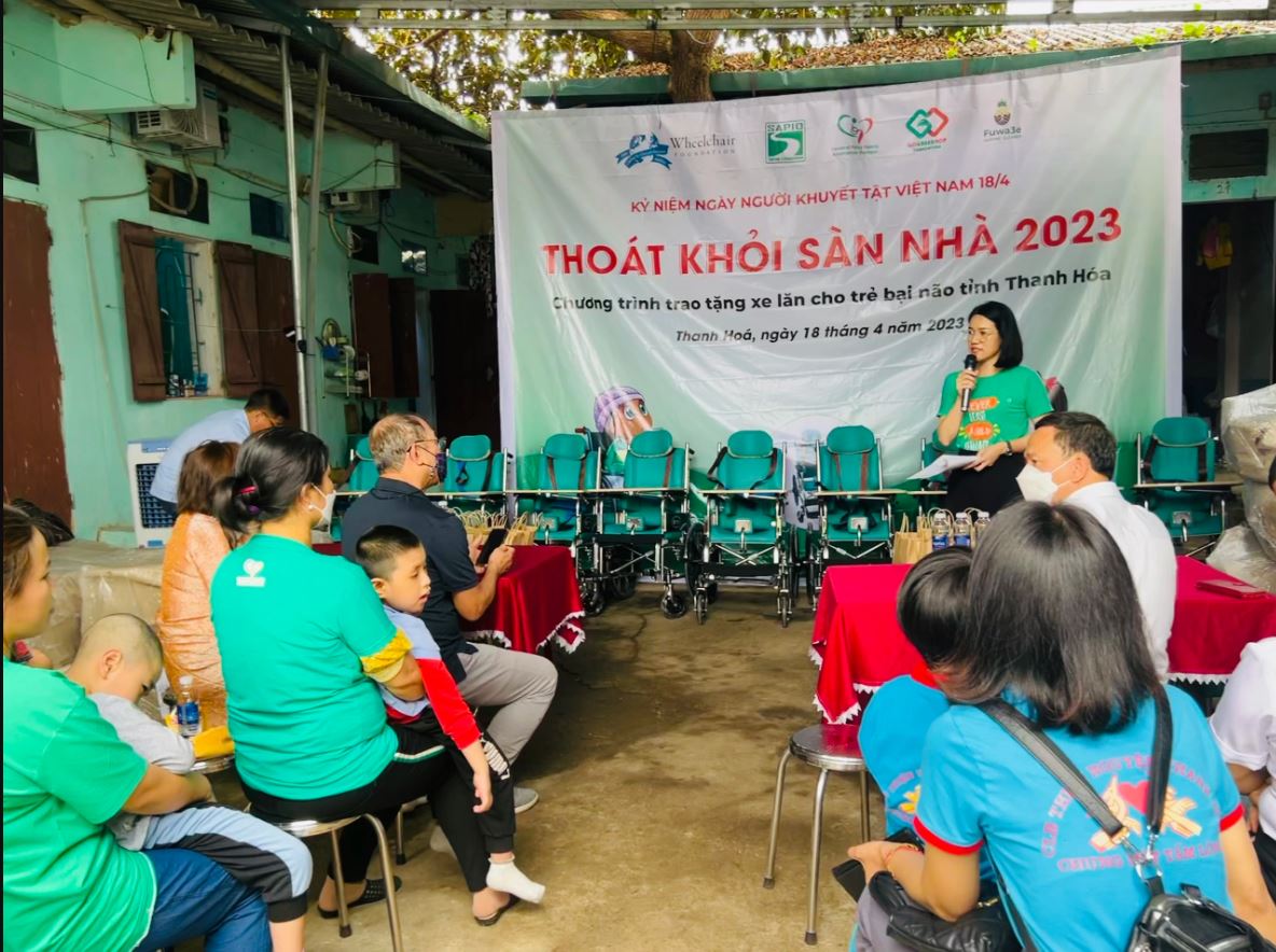 Có hai con bại não, người mẹ giúp hàng vạn đứa trẻ “thoát khỏi sàn nhà”, chống lại định mệnh nghiệt ngã - Ảnh 7. Có hai con bại não, người mẹ giúp hàng vạn đứa trẻ “thoát khỏi sàn nhà”, chống lại định mệnh nghiệt ngã - Ảnh 7.