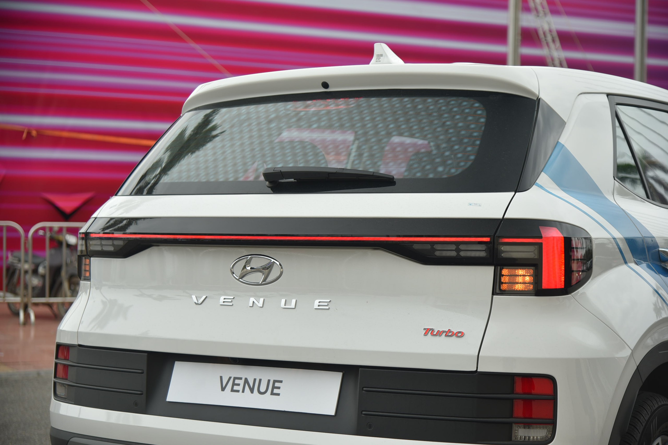 Ngồi thử Hyundai Venue phiên bản tiêu chuẩn: Rẻ hơn 40 triệu đồng, trang bị không khác biệt nhiều - Ảnh 7.