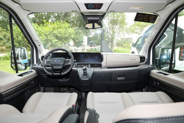 Ford Transit mới sắp bán tại VN: Đèn pha giống Ranger, có hai màn hình 12,3 inch và ADAS không khác xe con - Ảnh 3.