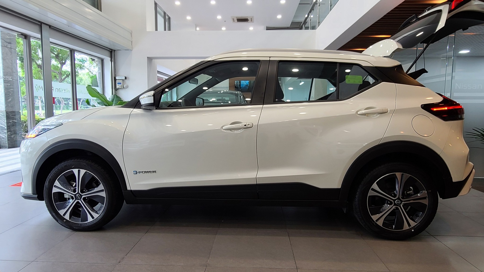 Nissan Kicks đại hạ giá, giảm hơn 170 triệu đồng, quyết đấu Yaris Cross và Seltos - Ảnh 3.