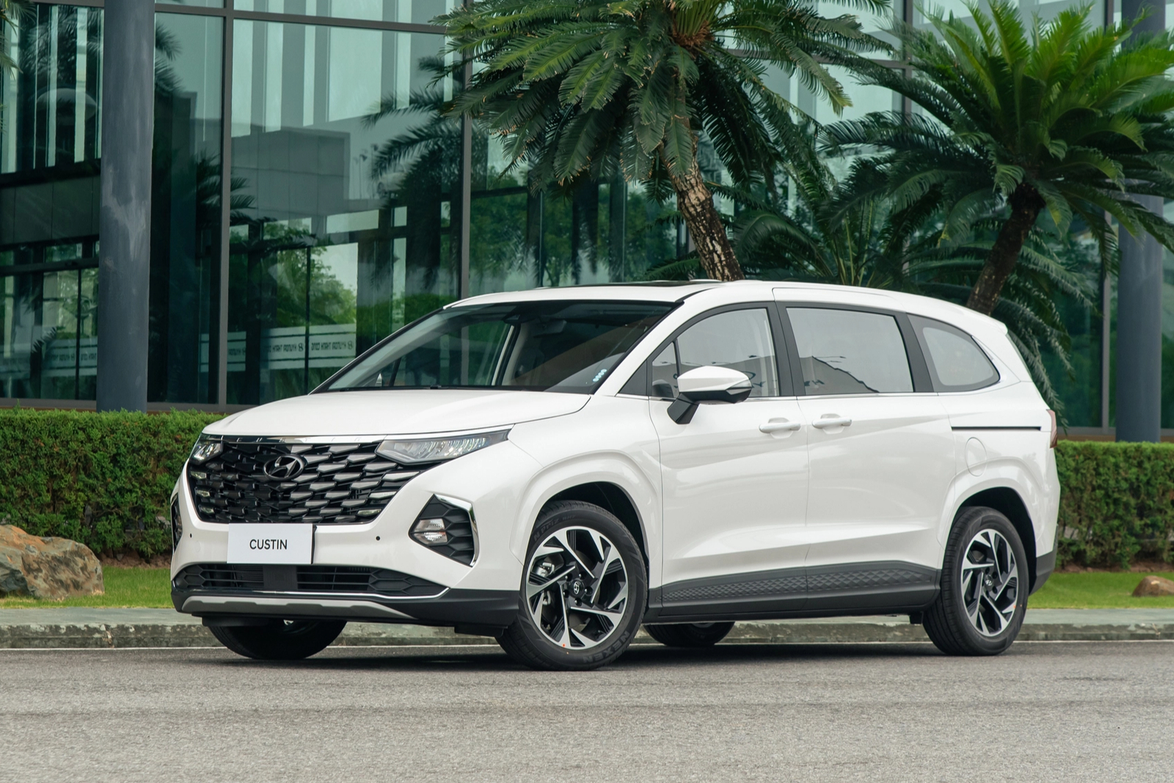 Loạt xe lần đầu lắp ráp tại Việt Nam năm 2023: Có cả xe điện, xe hiệu suất cao, Hyundai góp hẳn 5 mẫu - Ảnh 1.