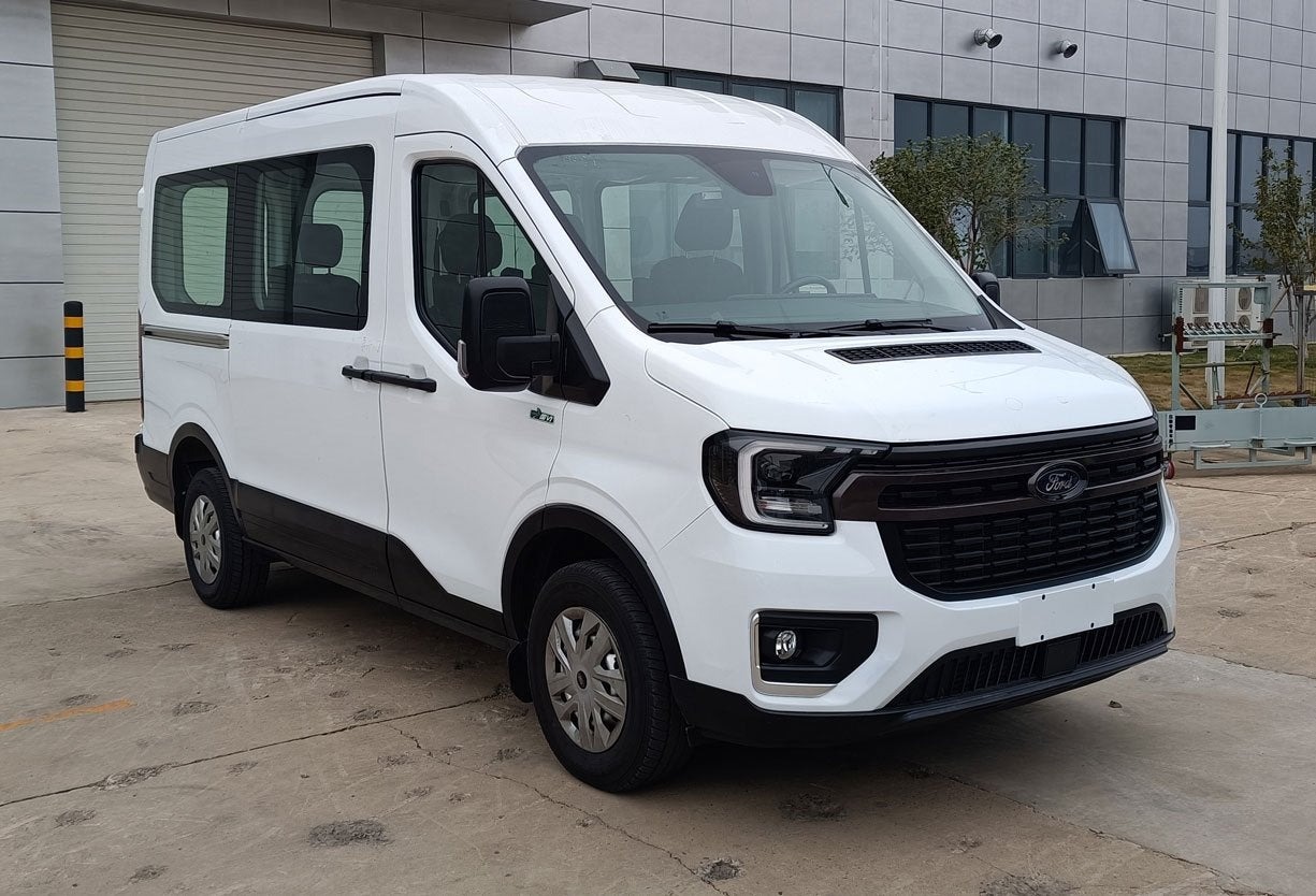 Ford Transit mới sắp bán tại VN: Đèn pha giống Ranger, có hai màn hình 12,3 inch và ADAS không khác xe con - Ảnh 2.