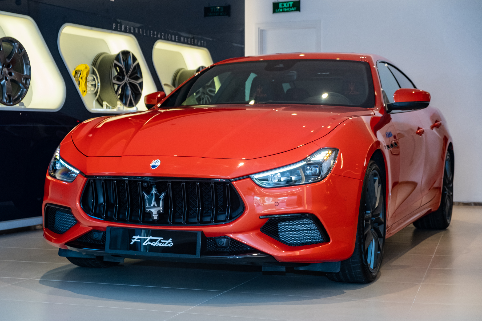 Maserati Ghibli F Tributo độc nhất Việt Nam giá hơn 9 tỷ đồng: Màu sơn độc quyền, máy V6 mạnh 430 mã lực - Ảnh 1.