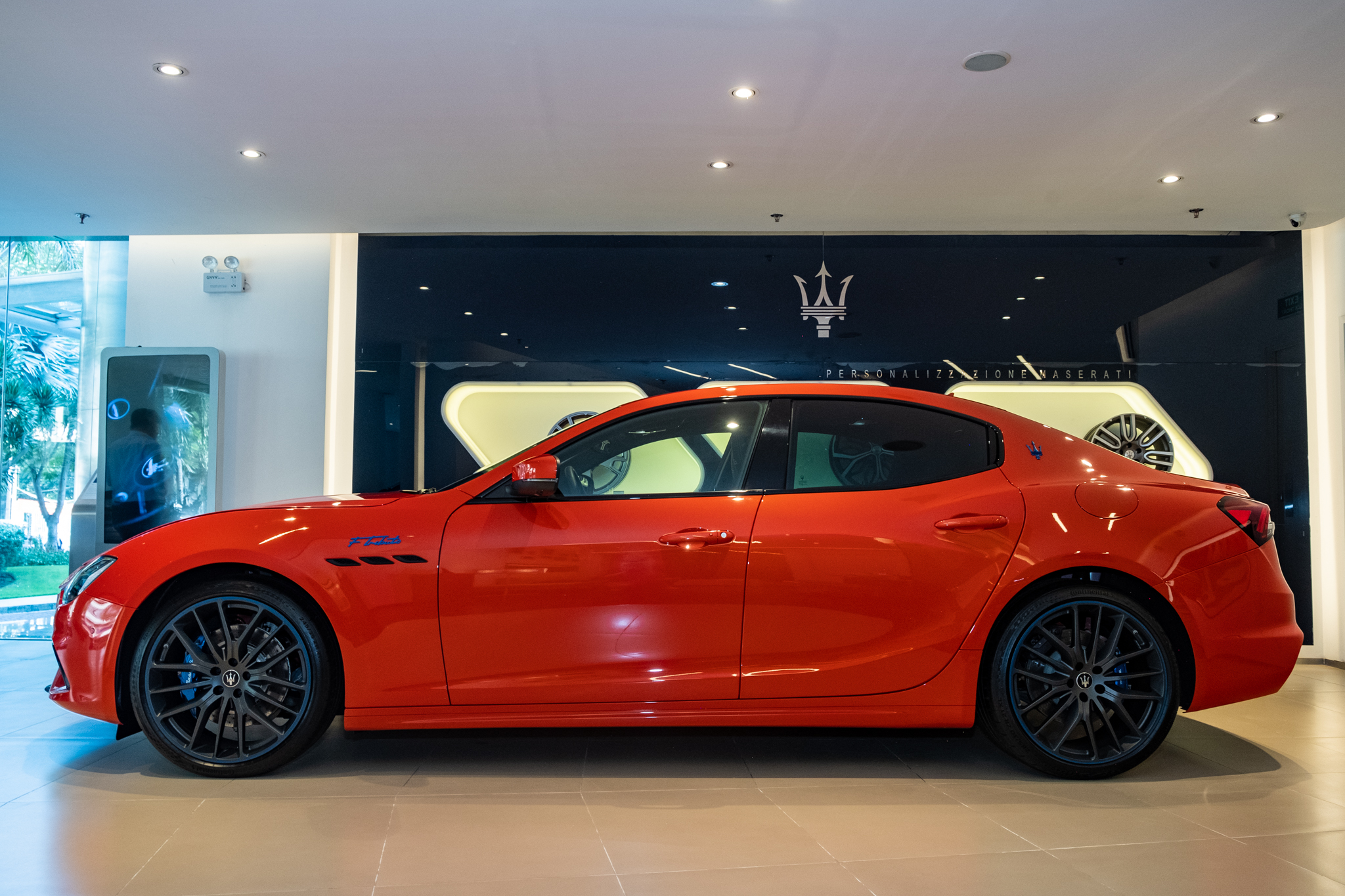 Maserati Ghibli F Tributo độc nhất Việt Nam giá hơn 9 tỷ đồng: Màu sơn độc quyền, máy V6 mạnh 430 mã lực - Ảnh 3.