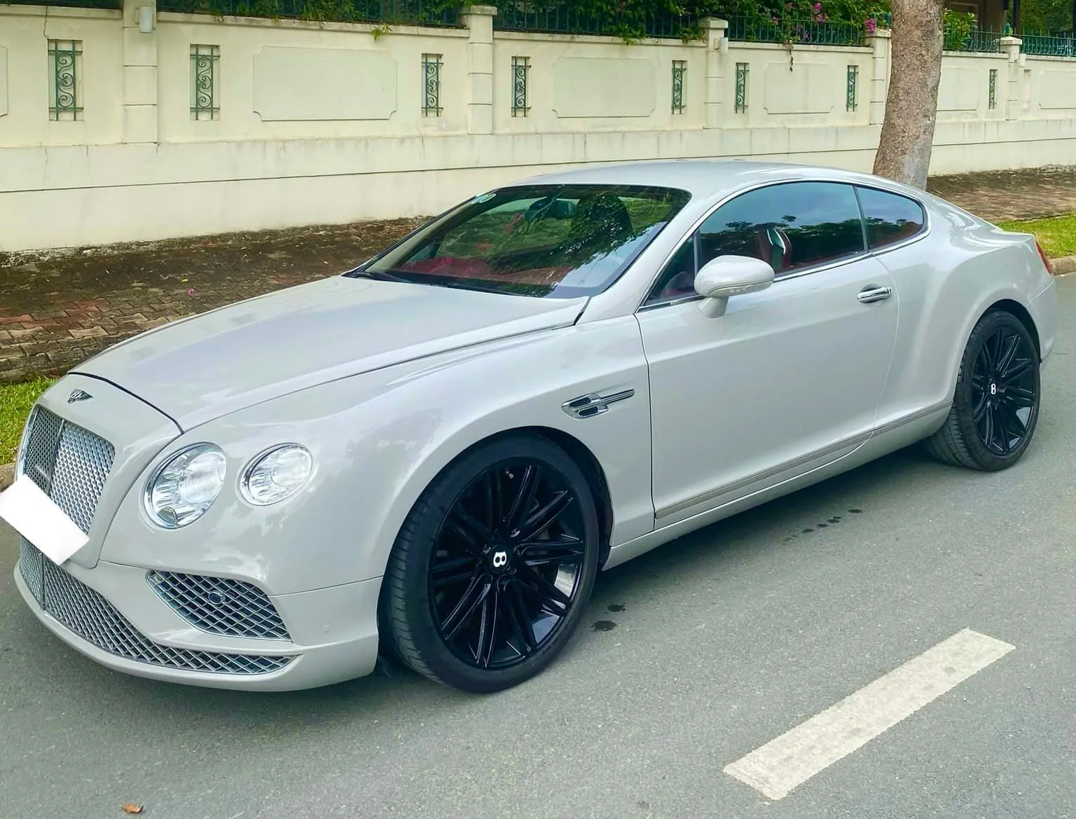 Bentley Continental GT rao bán ngang ngửa C 200 mới, dành cho những 'tay chơi' muốn trải nghiệm xe sang hai cửa quyền lực 1 thời - Ảnh 1.