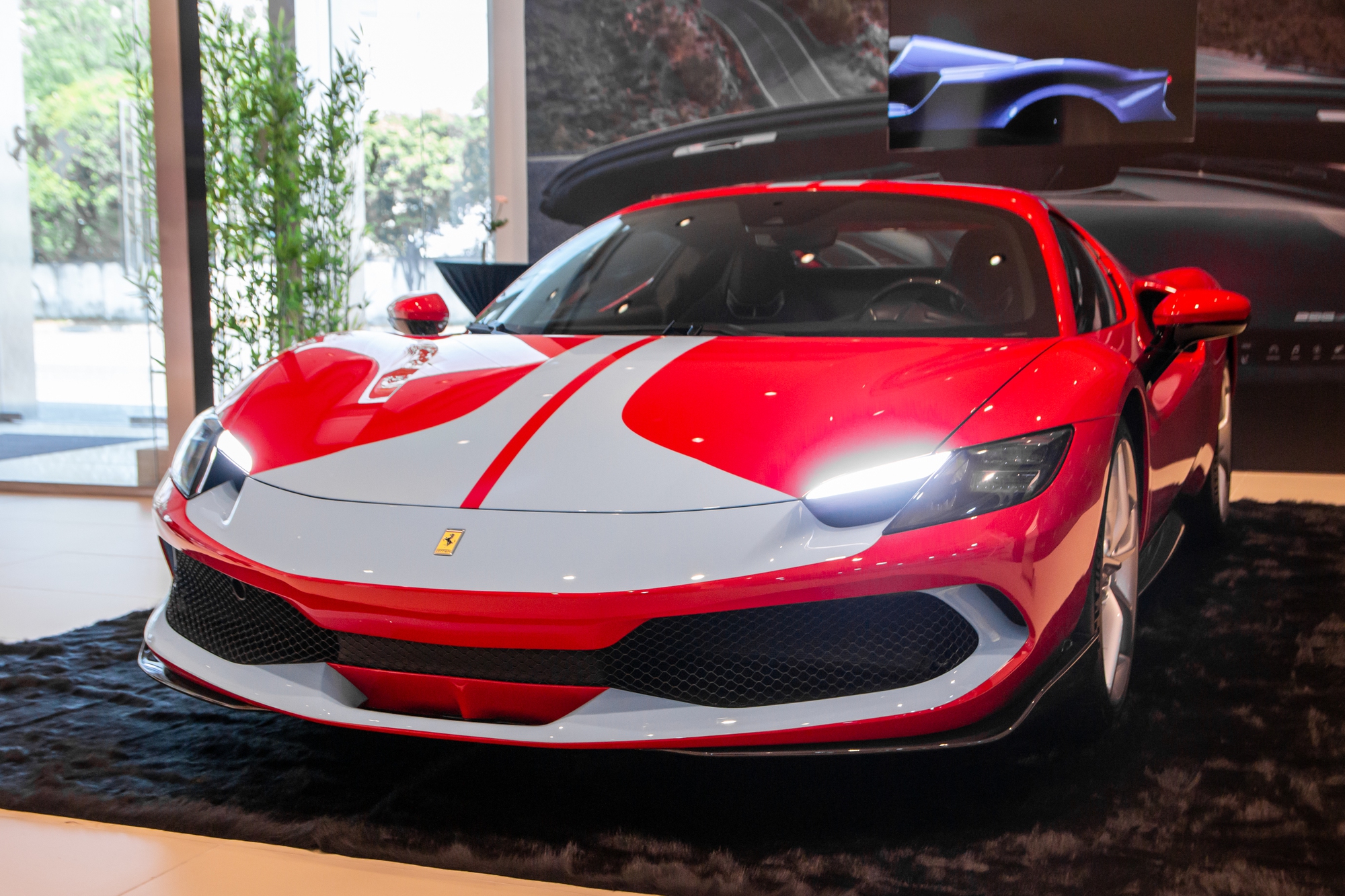 Những bí mật về Ferrari 296 GTS vừa ra mắt VN: Khách mua xe cần cọc 2,5 tỷ, dải sơn trang trí giá hơn 1 tỷ đồng - Ảnh 4.