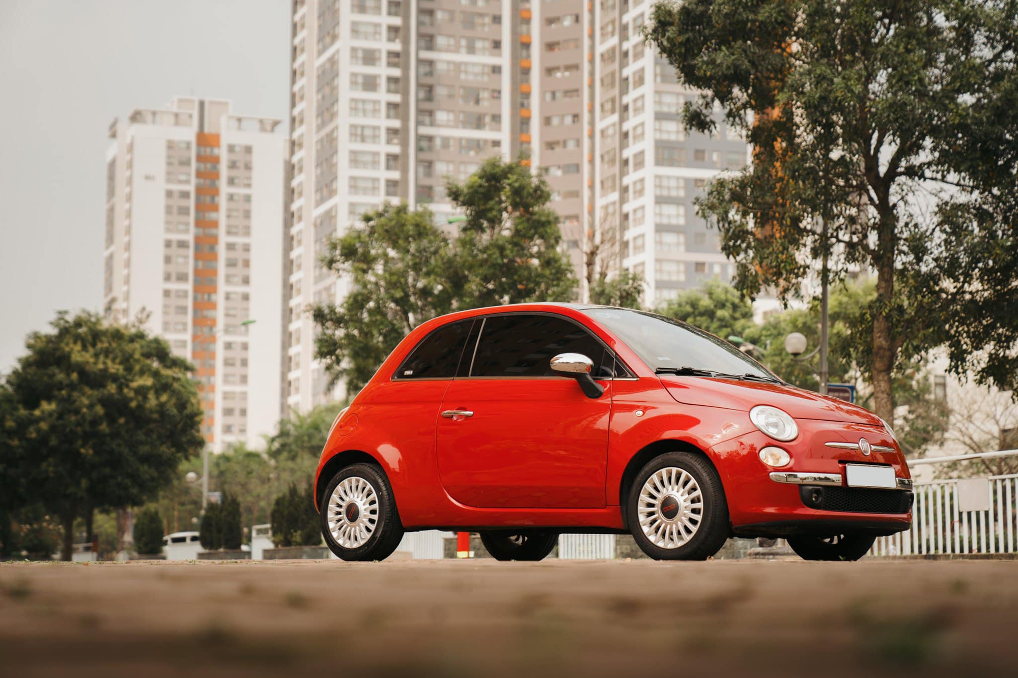 Fiat 500 giá 400 triệu đồng: Người bán đặt tên 'ông hoàng giữ giá', người mua chỉ lo hỏng vặt - Ảnh 2.