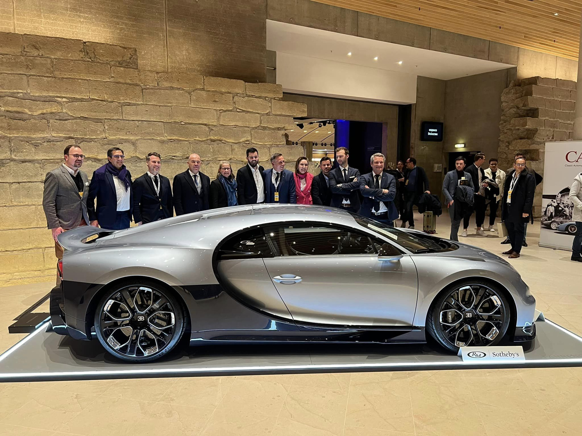 Kỷ lục xe đấu giá đắt nhất thế giới chạm mốc 300 tỉ đồng là Bugatti Chiron Profilee - Ảnh 2.